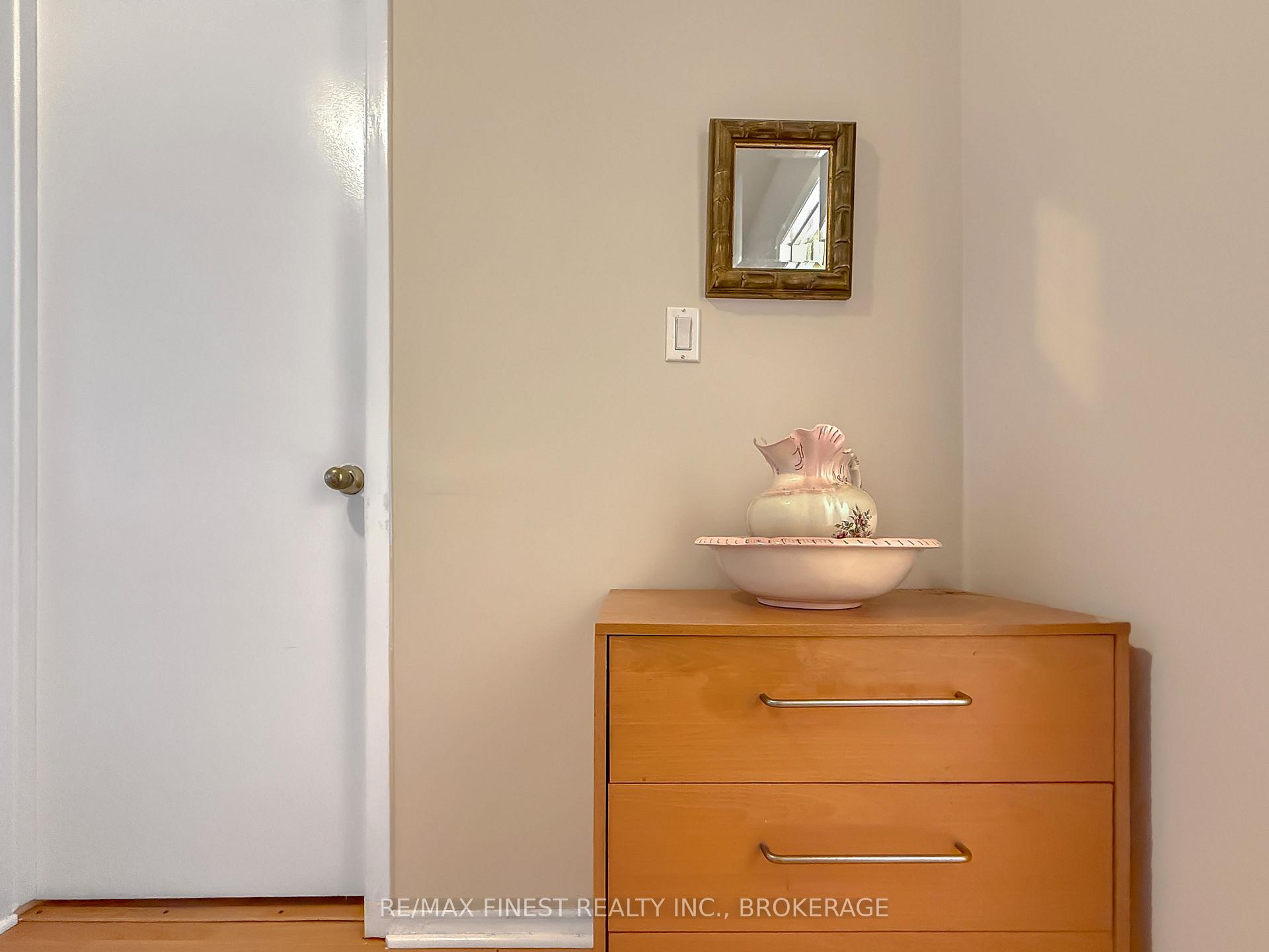 Photo 9 of 913 Oakview Avenue, Kingston, South of Taylor-Kidd Blvd — HOMEH