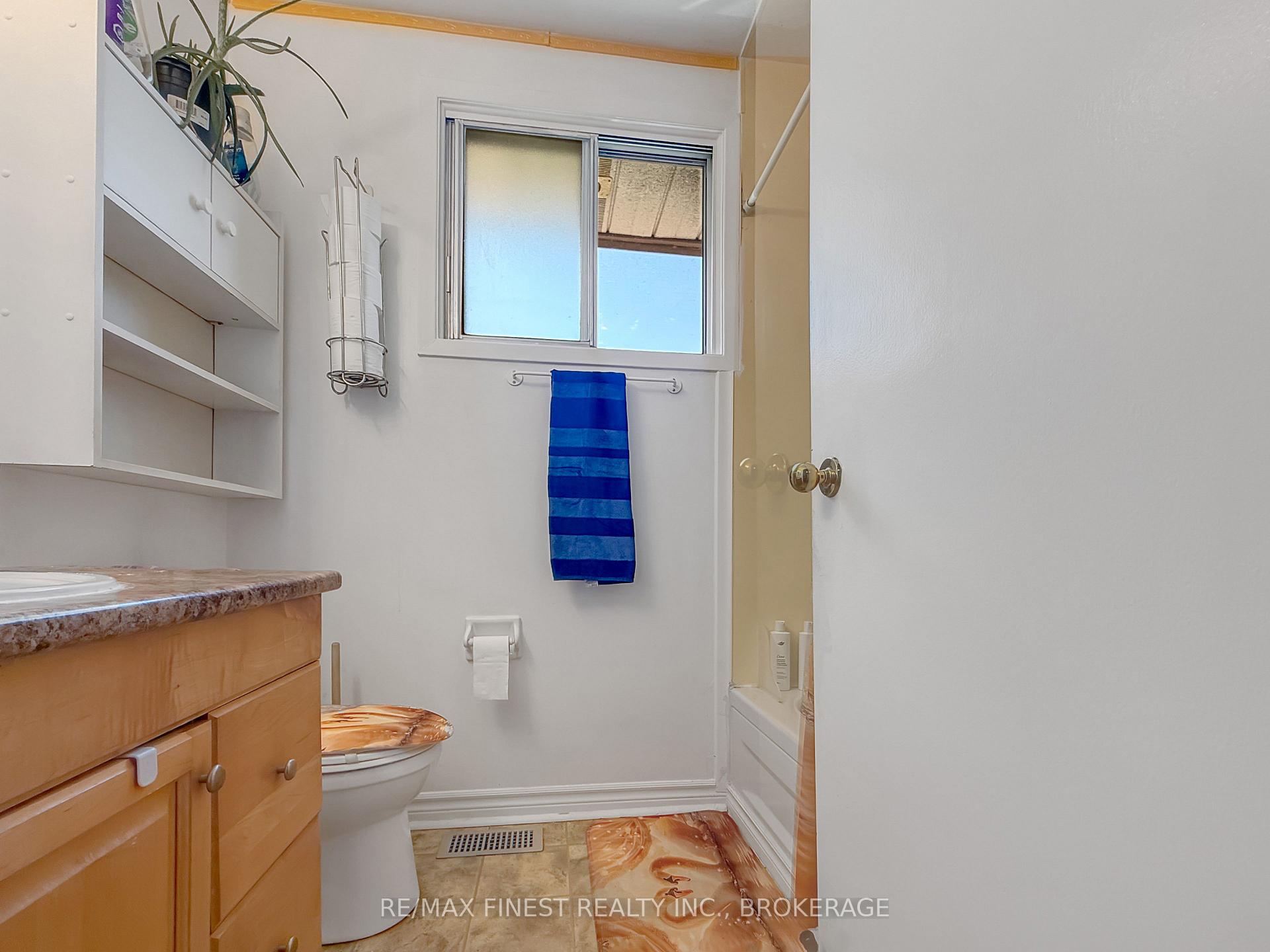 Photo 16 of 913 Oakview Avenue, Kingston, South of Taylor-Kidd Blvd — HOMEH