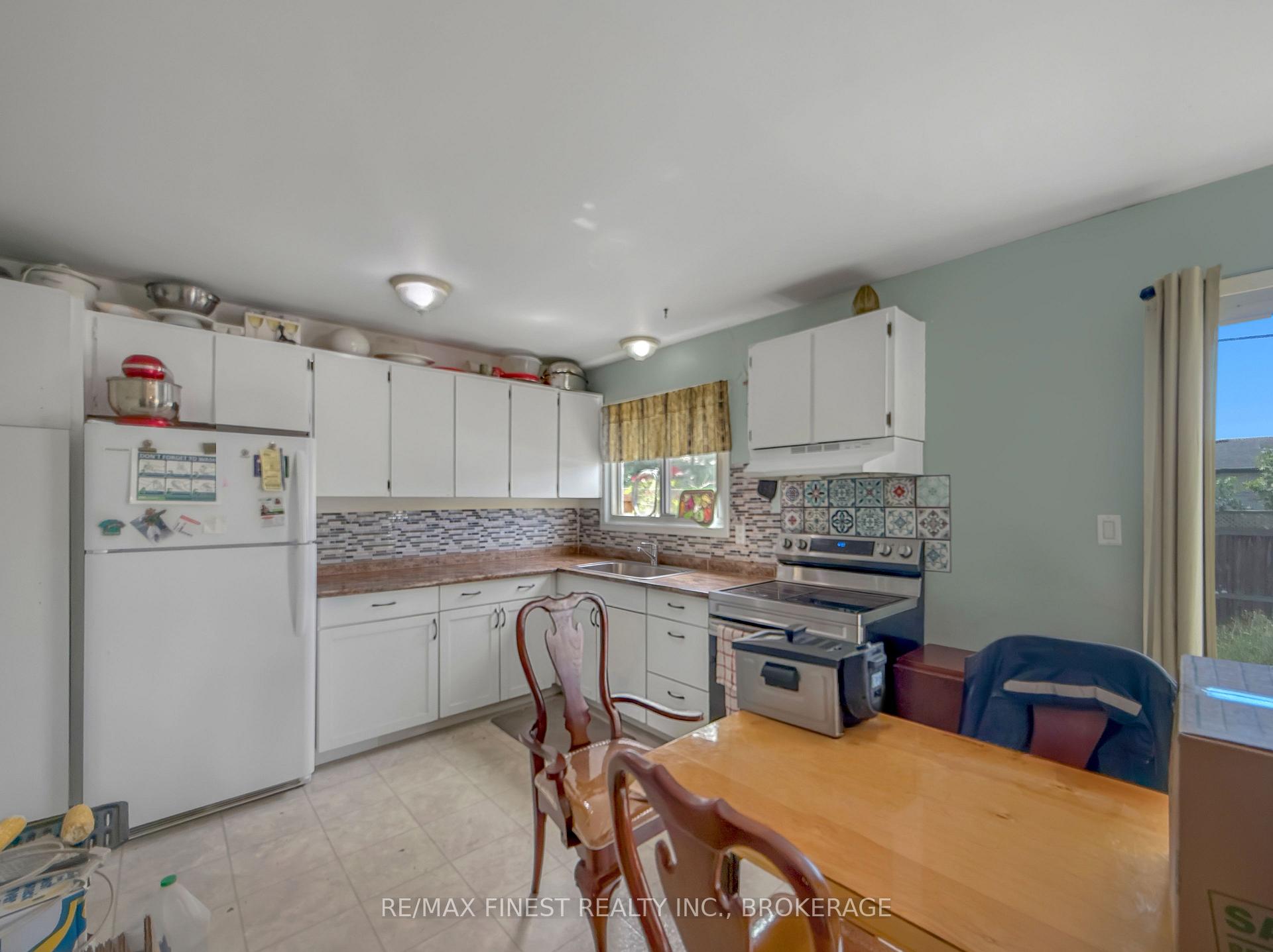 Photo 17 of 913 Oakview Avenue, Kingston, South of Taylor-Kidd Blvd — HOMEH