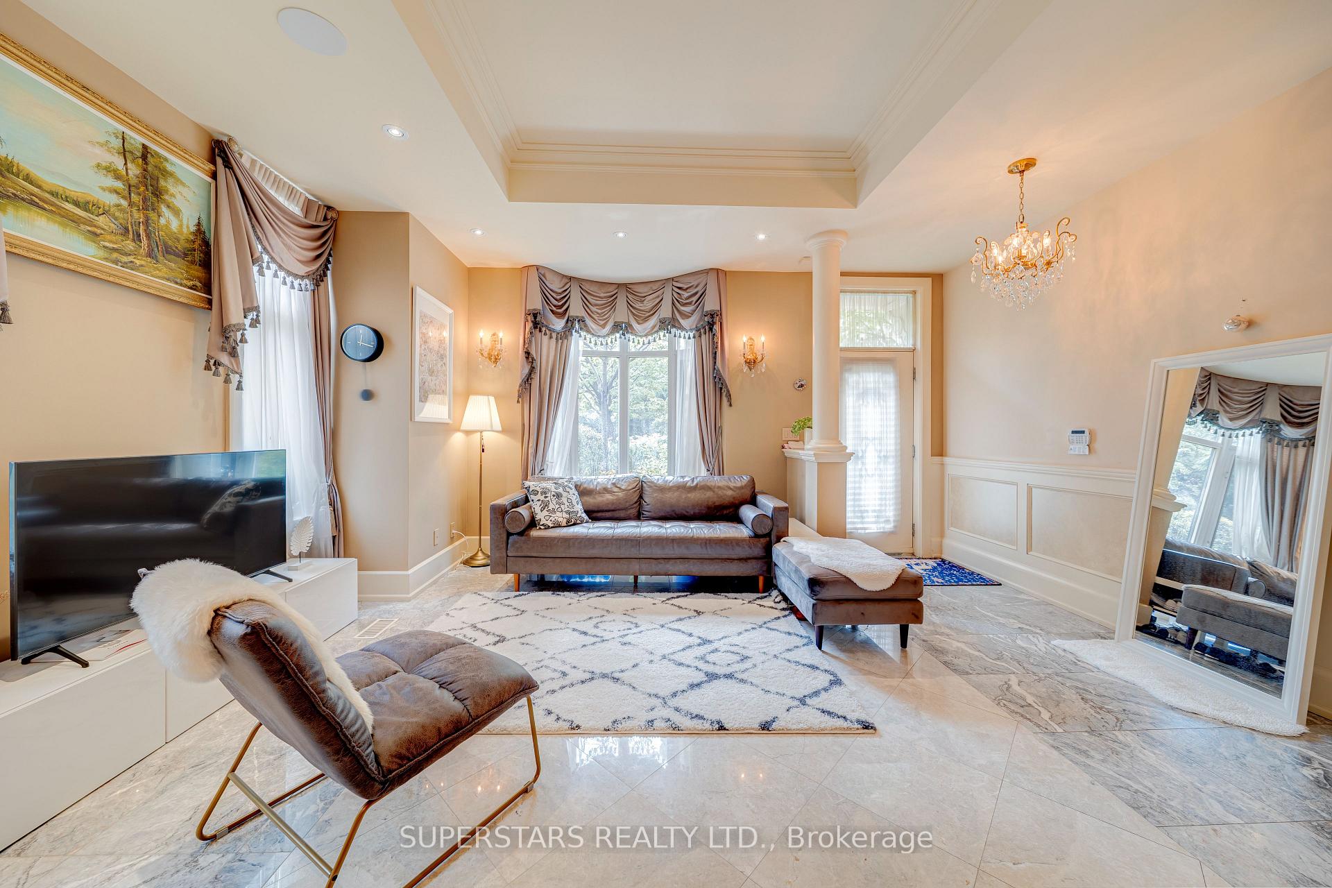 Photo 4 of Unit 16, 25 Elkhorn Drive, North York, Bayview Village — HOMEH