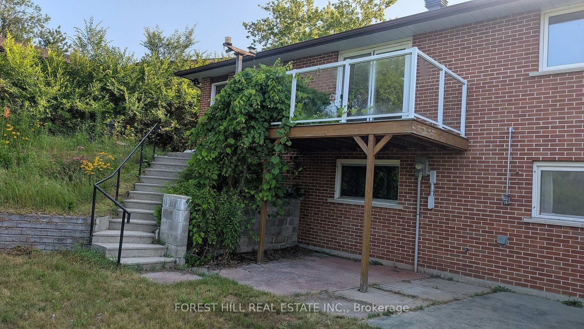 Photo 3 of 144 Miller Drive, Barrie, Edgehill Drive — HOMEH