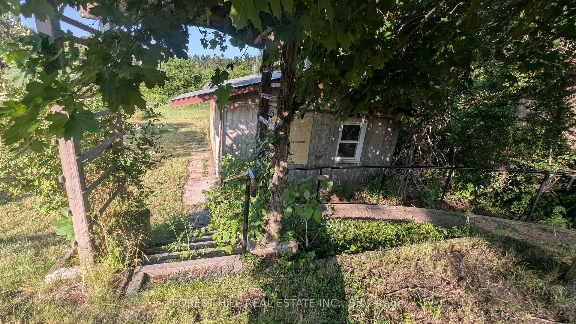 Photo 5 of 144 Miller Drive, Barrie, Edgehill Drive — HOMEH