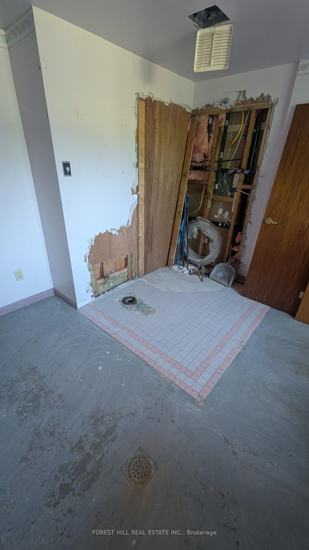 Photo 15 of 144 Miller Drive, Barrie, Edgehill Drive — HOMEH
