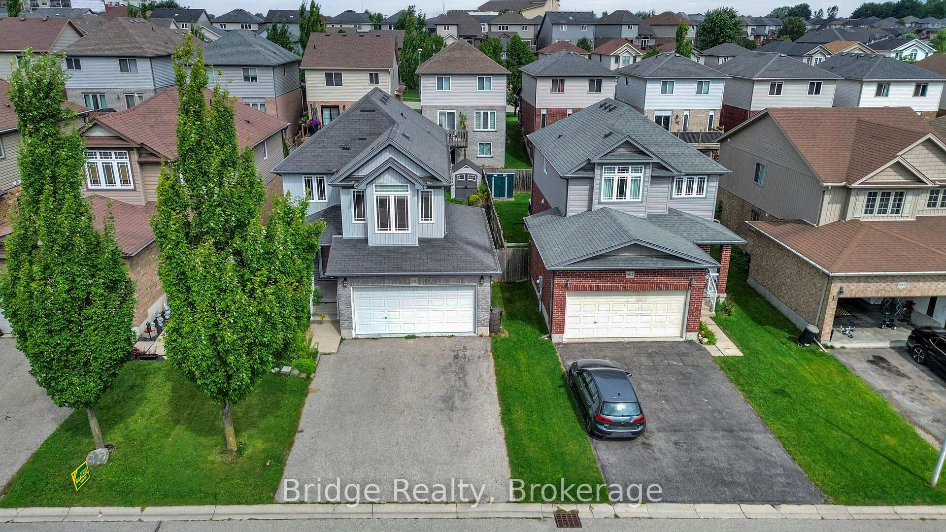 Photo of 880 Frontenac Crescent