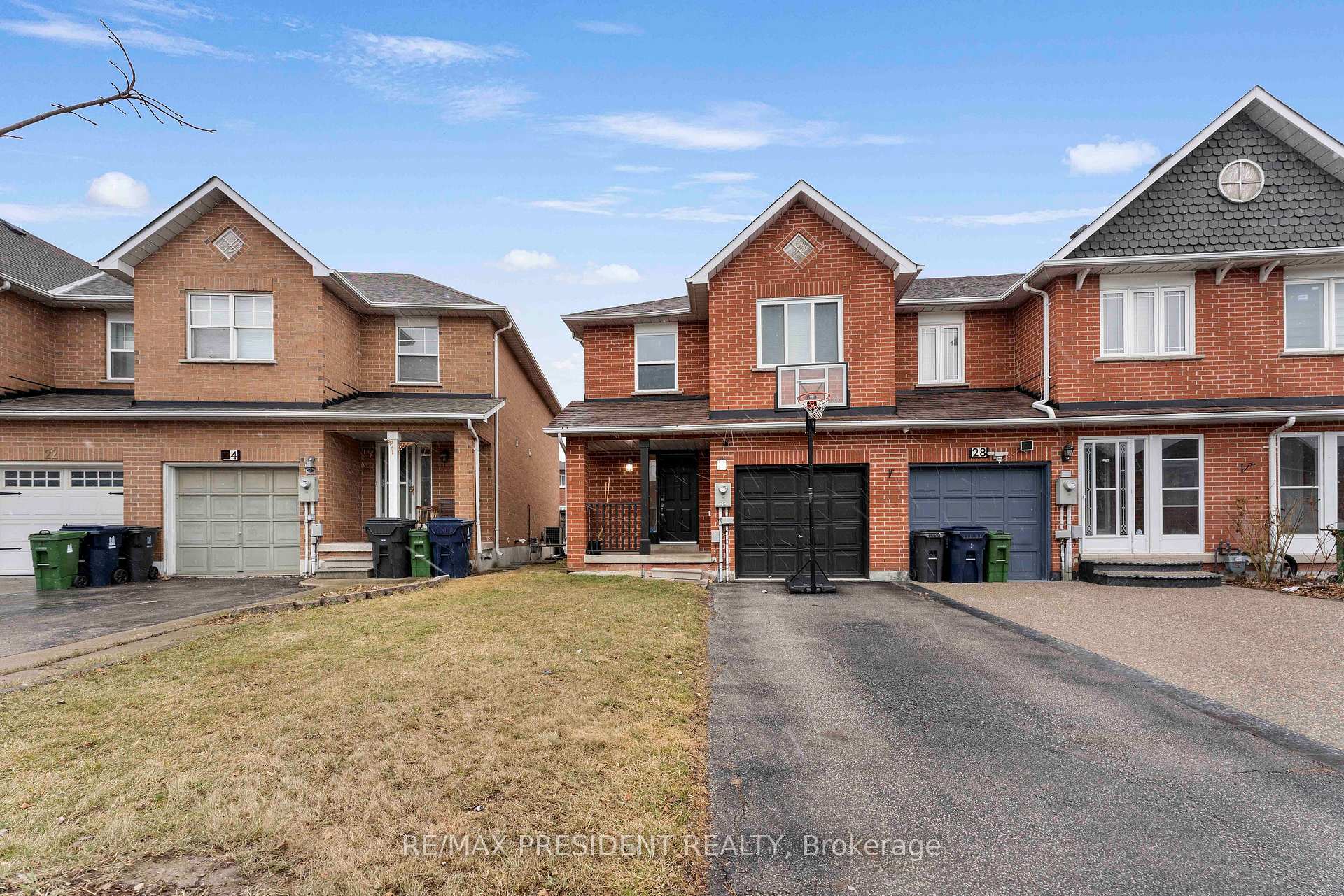 Photo 2 of 26 Mattari Court, Etobicoke, West Humber-Clairville — HOMEH