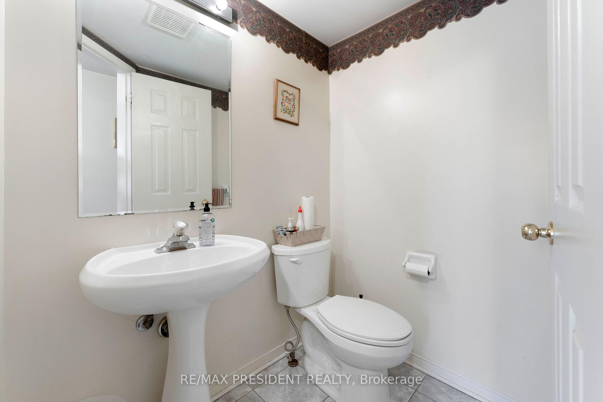 Photo 4 of 26 Mattari Court, Etobicoke, West Humber-Clairville — HOMEH