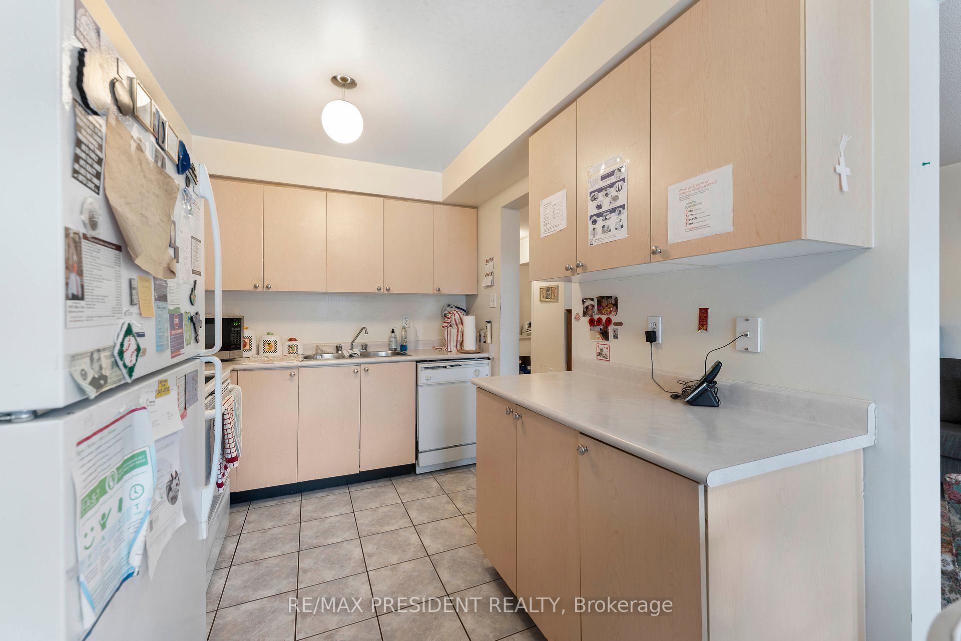 Photo 5 of 26 Mattari Court, Etobicoke, West Humber-Clairville — HOMEH