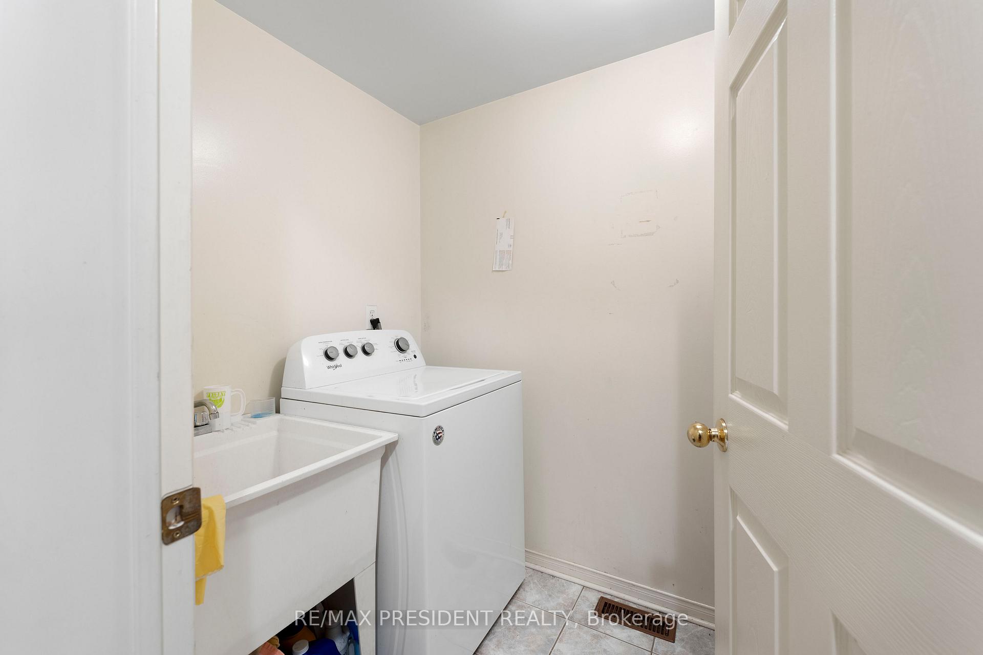 Photo 7 of 26 Mattari Court, Etobicoke, West Humber-Clairville — HOMEH