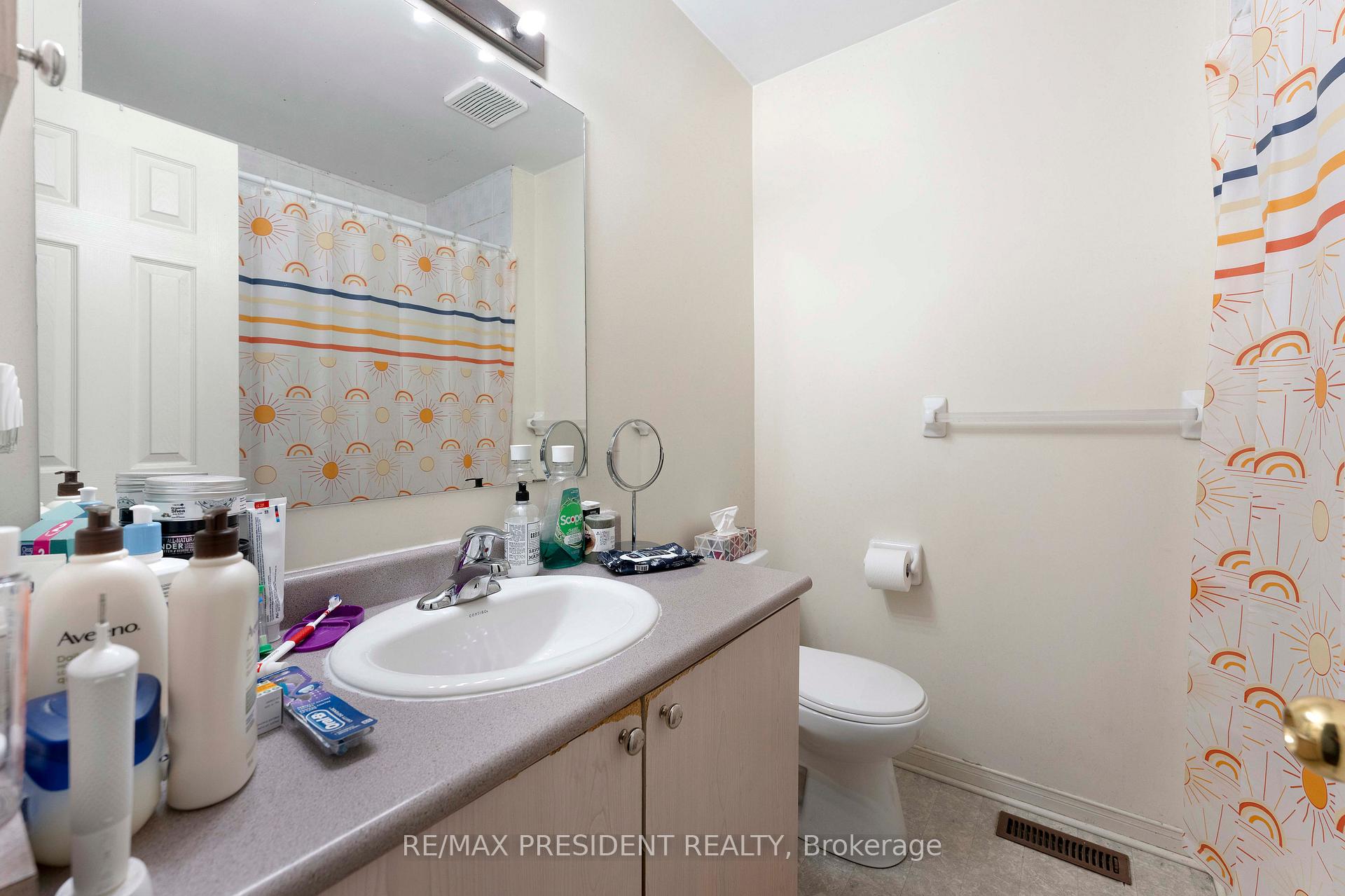 Photo 8 of 26 Mattari Court, Etobicoke, West Humber-Clairville — HOMEH