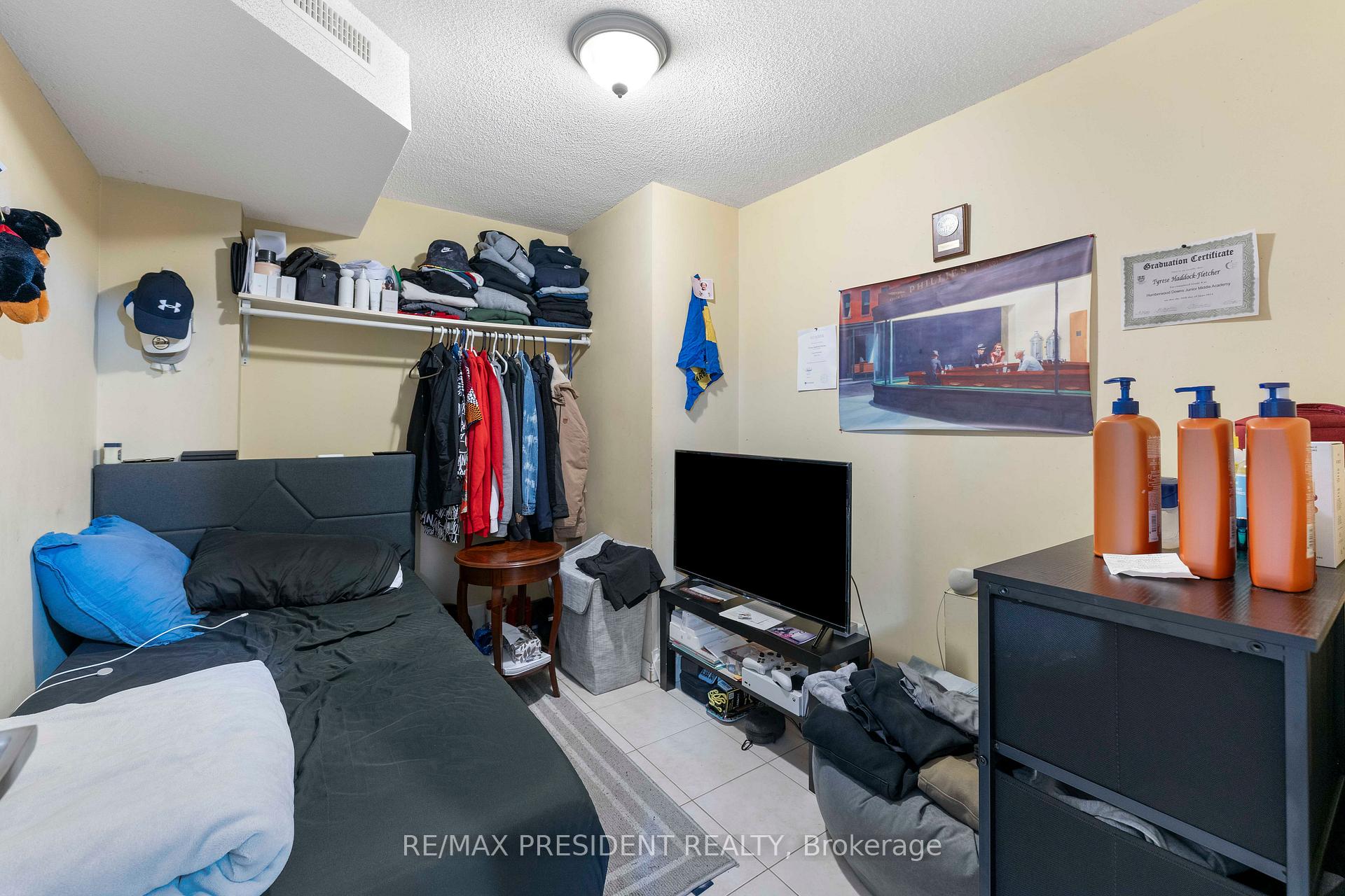 Photo 15 of 26 Mattari Court, Etobicoke, West Humber-Clairville — HOMEH