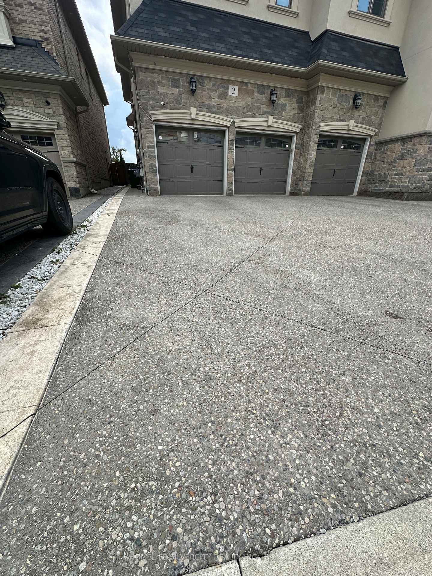 Photo 2 of Unit 2, 2 Tomahawk Court, Brampton, Toronto Gore Rural Estate — HOMEH