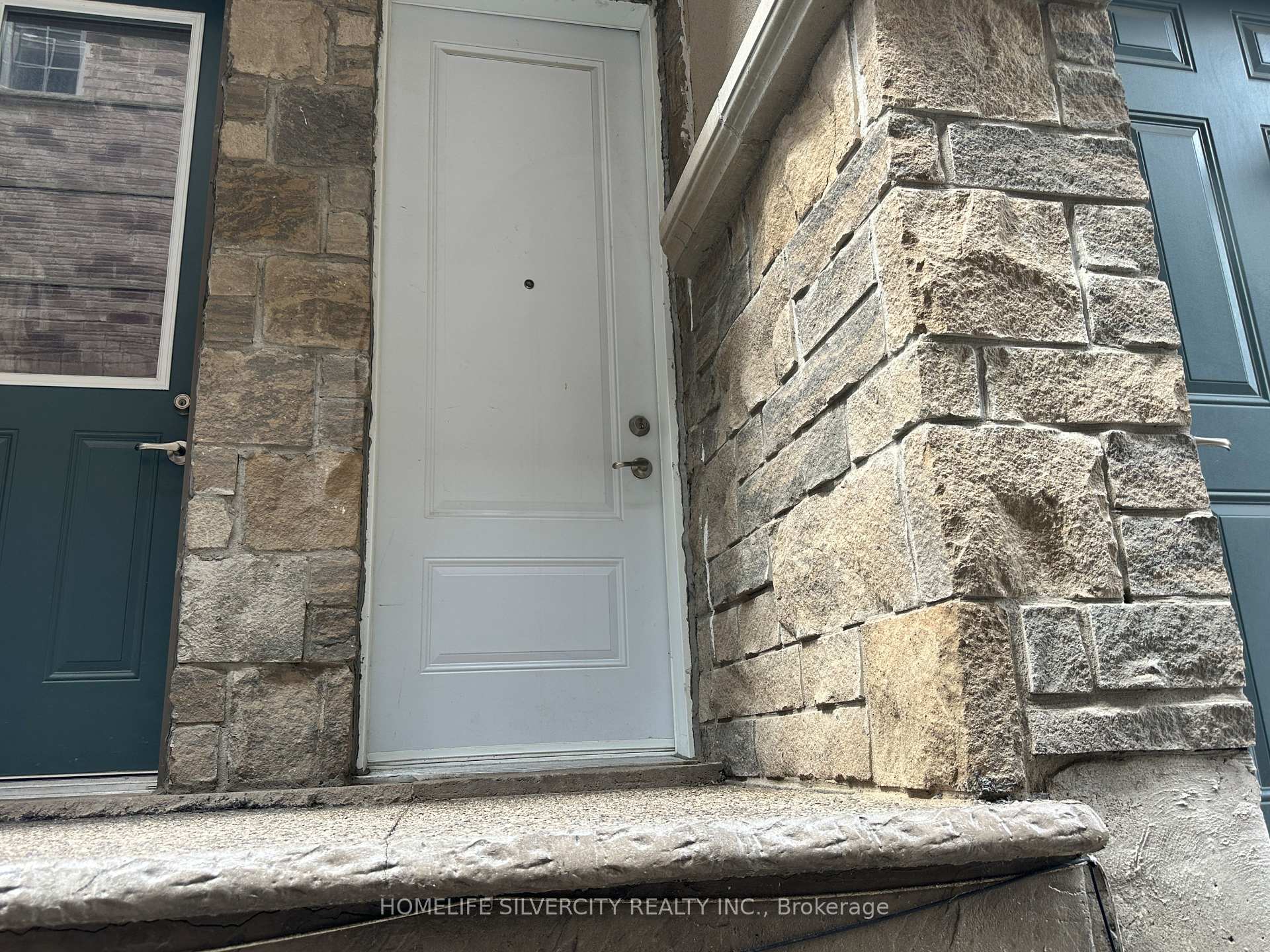 Photo 3 of Unit 2, 2 Tomahawk Court, Brampton, Toronto Gore Rural Estate — HOMEH