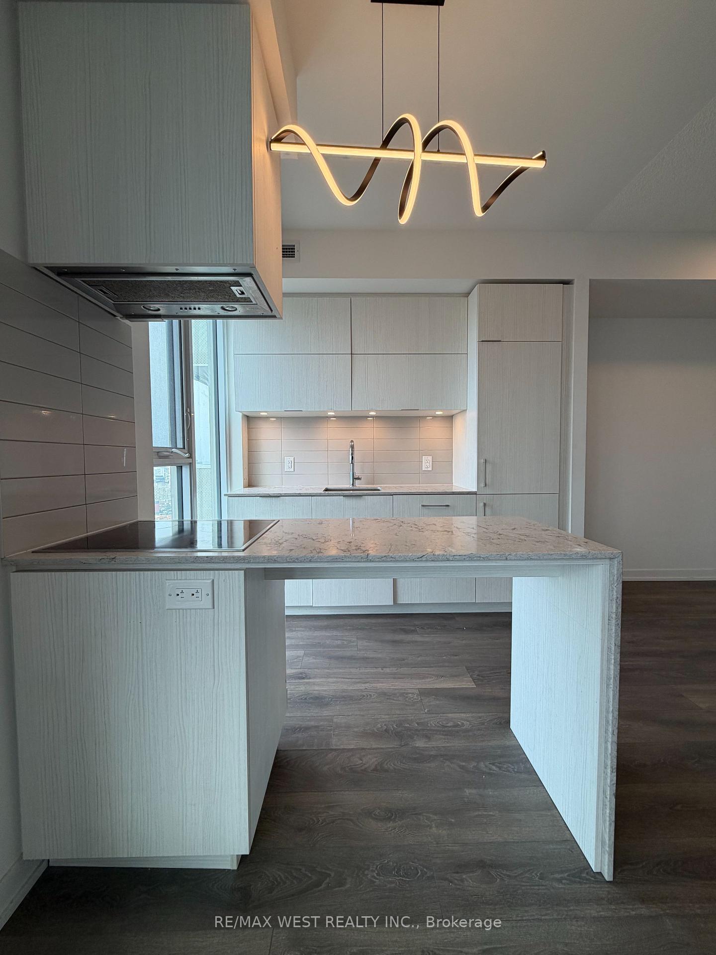 Front of Unit 3309, 20 Richardson Street