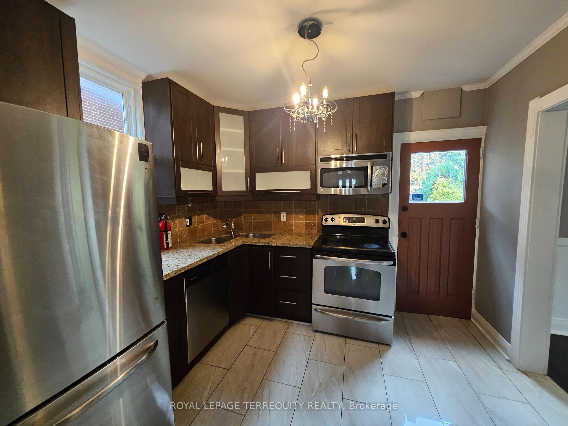 Photo 10 of 319 Lawrence Avenue W, Toronto, Bedford Park-Nortown — HOMEH