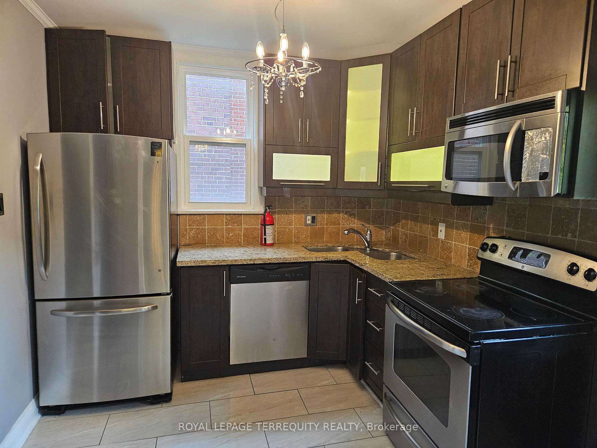 Photo 11 of 319 Lawrence Avenue W, Toronto, Bedford Park-Nortown — HOMEH