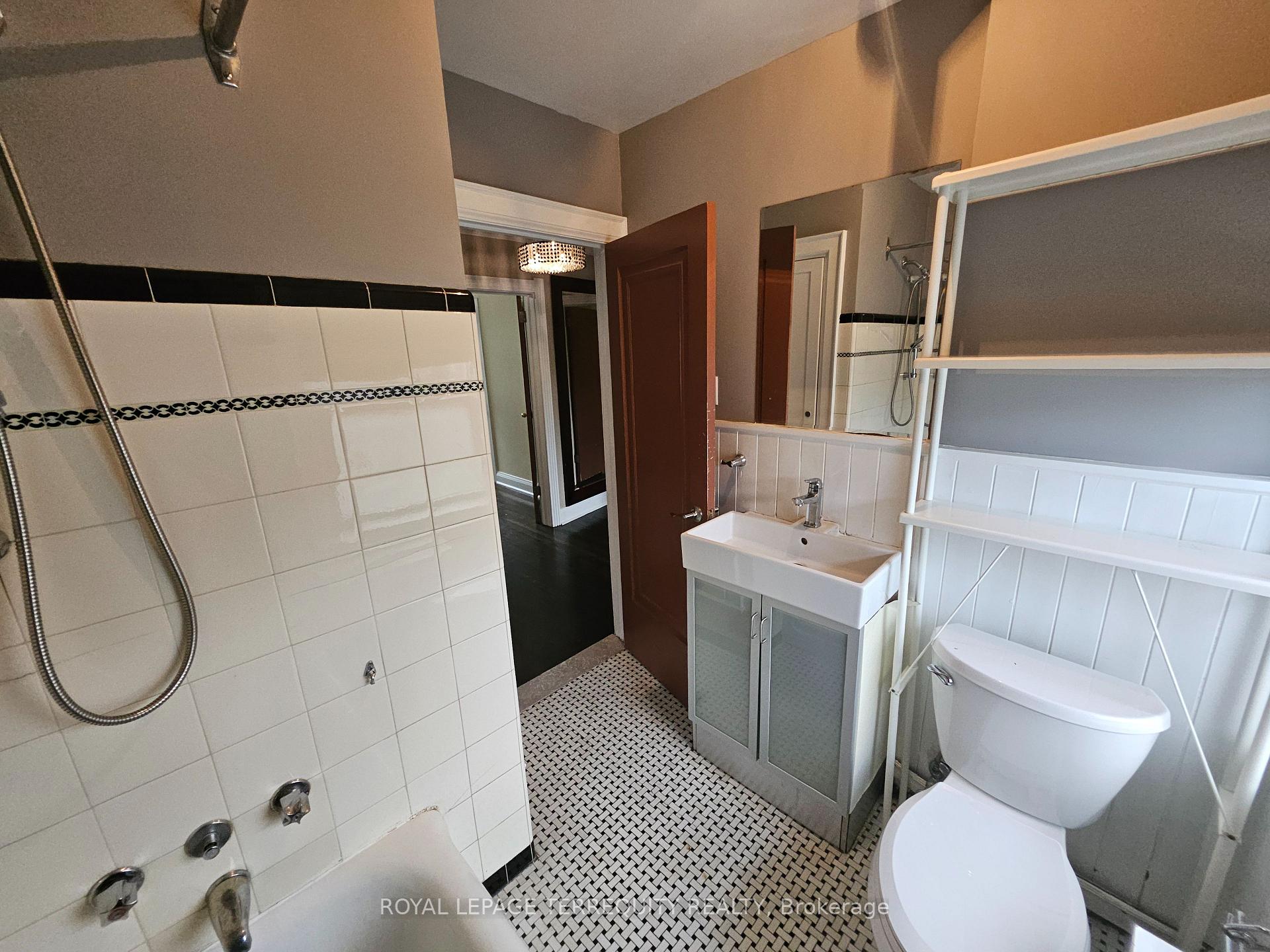Photo 20 of 319 Lawrence Avenue W, Toronto, Bedford Park-Nortown — HOMEH