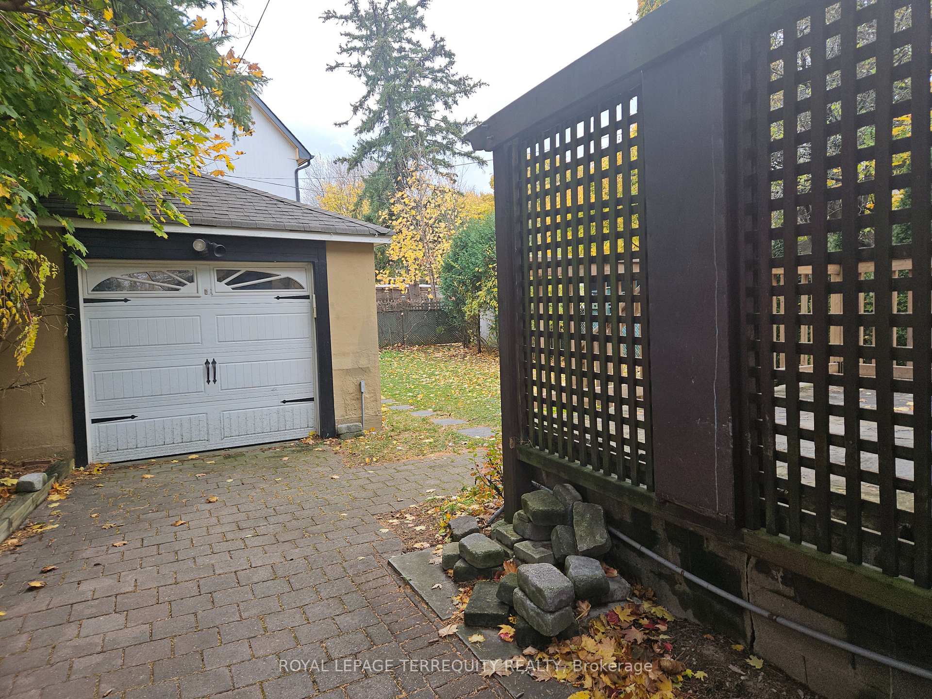 Photo 31 of 319 Lawrence Avenue W, Toronto, Bedford Park-Nortown — HOMEH