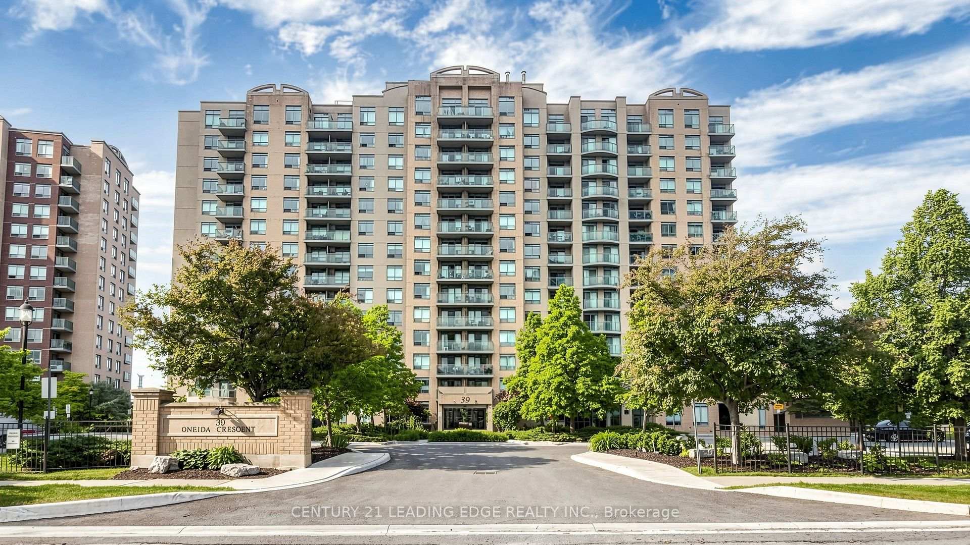 Photo 1 of Unit 212, 39 Oneida Crescent, Richmond Hill, Langstaff — HOMEH