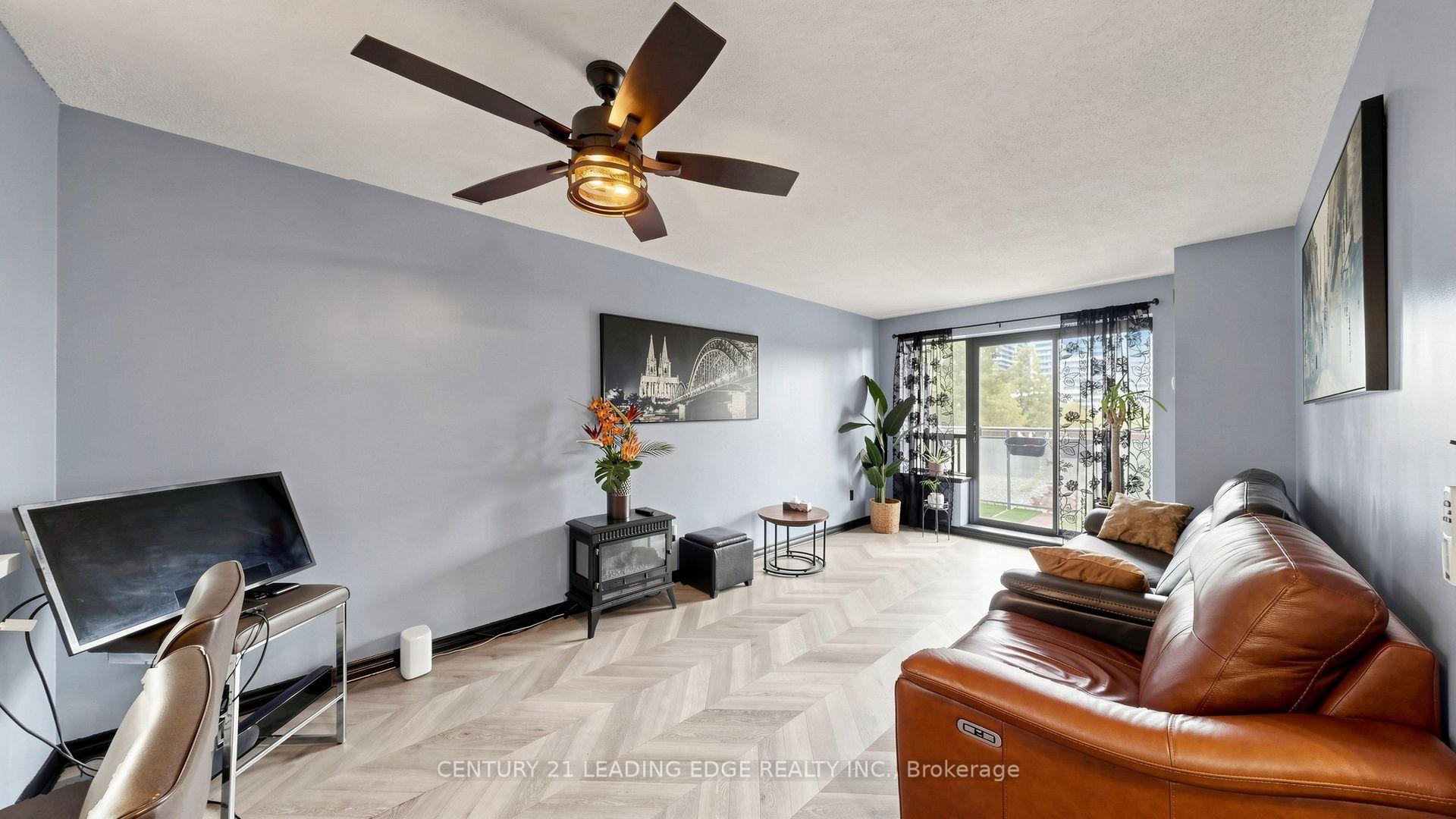 Photo 15 of Unit 212, 39 Oneida Crescent, Richmond Hill, Langstaff — HOMEH