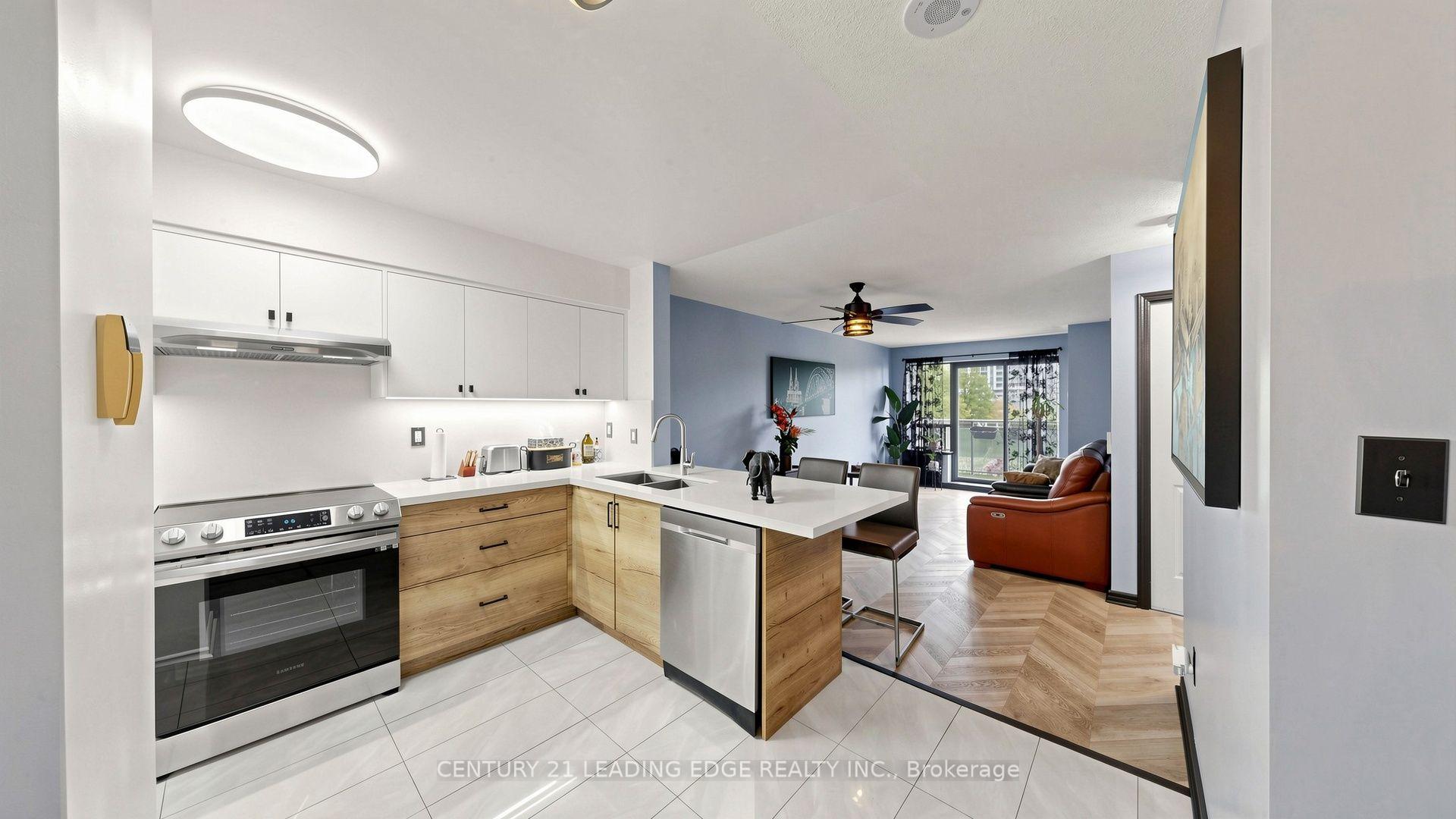 Photo 23 of Unit 212, 39 Oneida Crescent, Richmond Hill, Langstaff — HOMEH