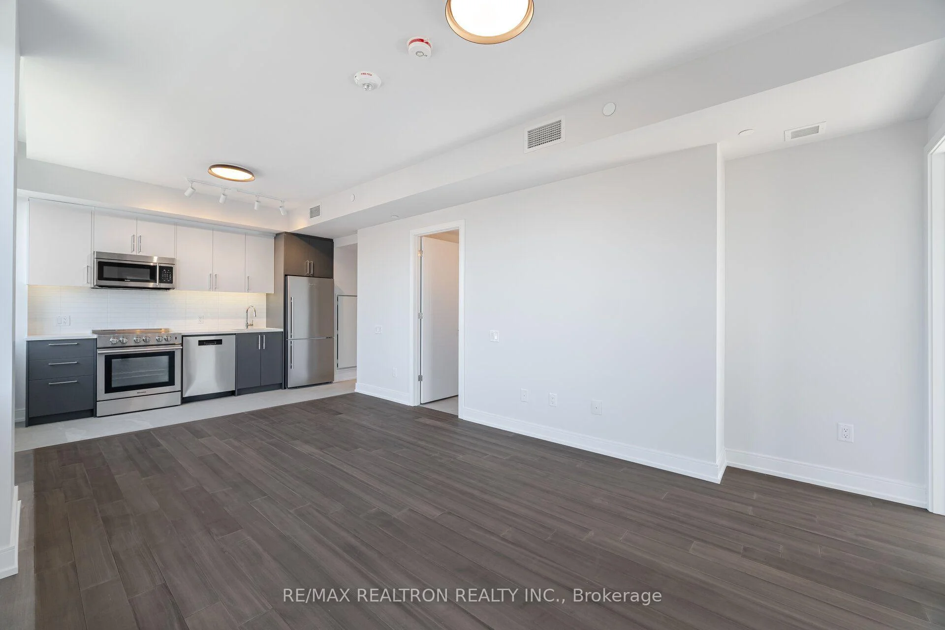 Photo 5 of Unit 203, 664 Spadina Avenue, Toronto, University — HOMEH