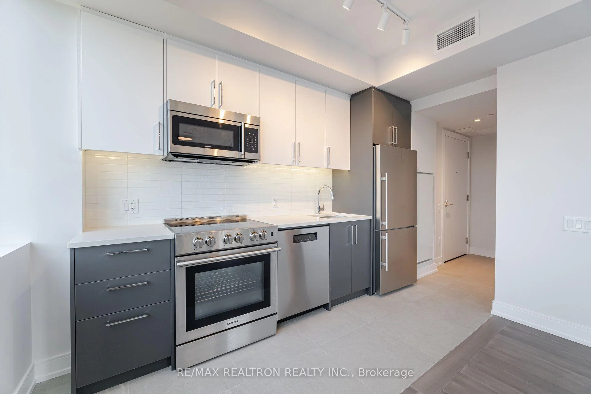 Photo 13 of Unit 203, 664 Spadina Avenue, Toronto, University — HOMEH
