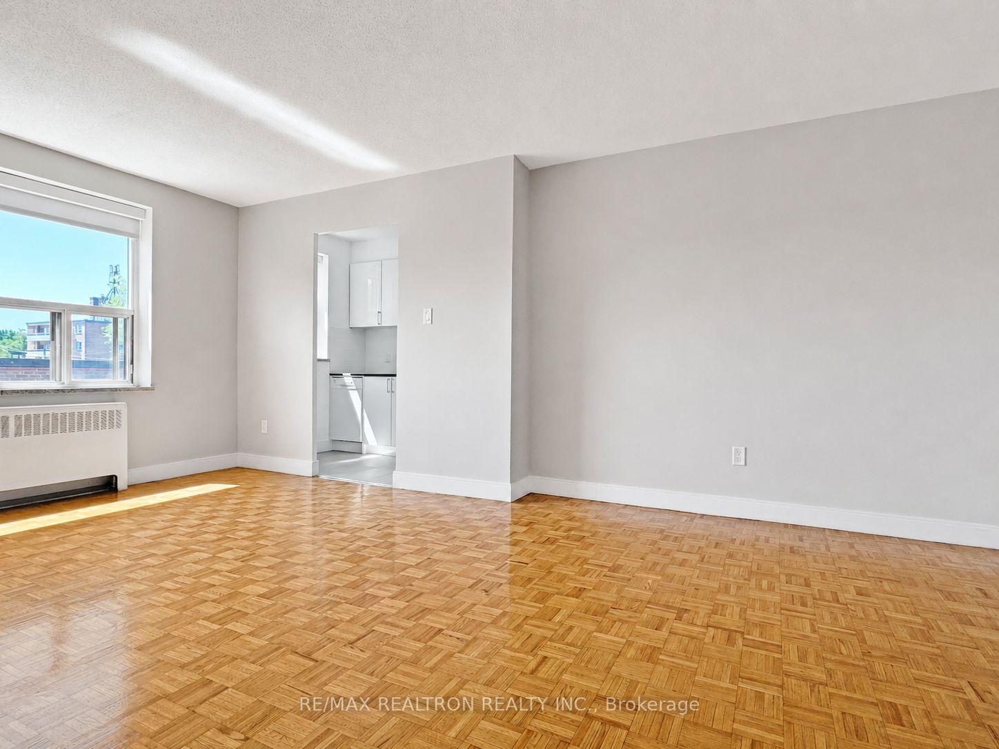 Photo 4 of Unit 305, 1291 Bayview Avenue, Toronto, Leaside — HOMEH