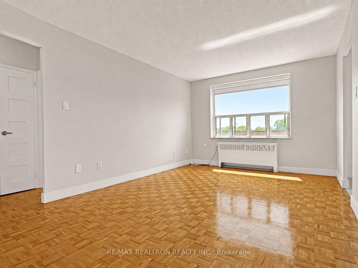 Photo 8 of Unit 305, 1291 Bayview Avenue, Toronto, Leaside — HOMEH