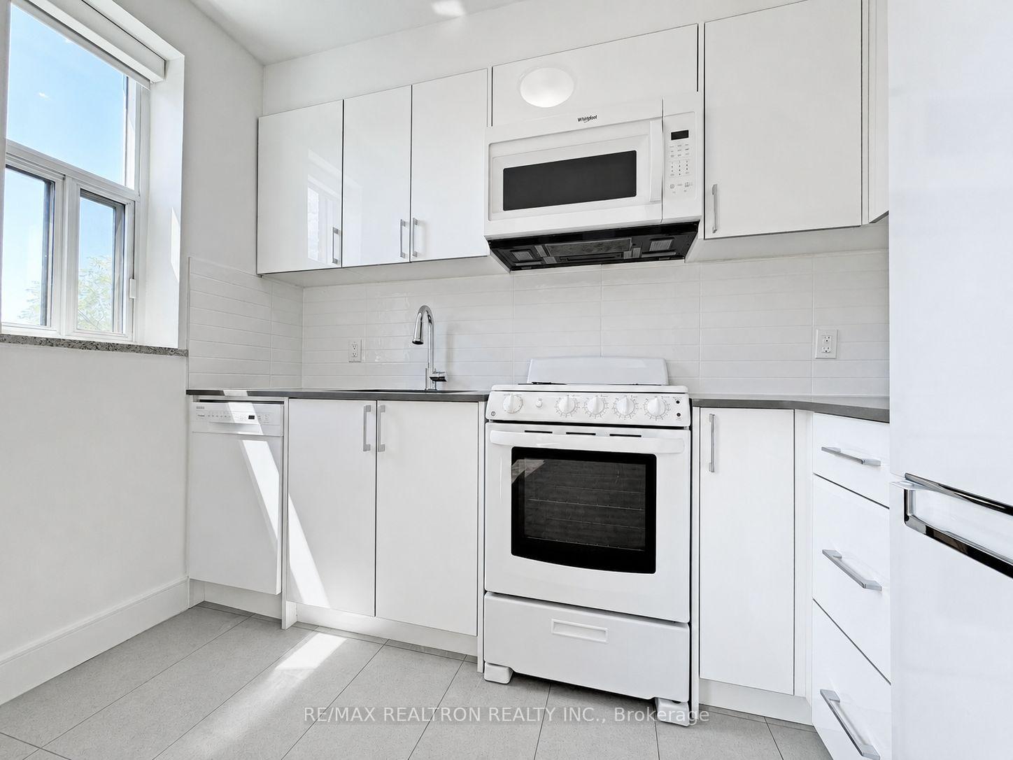 Photo 11 of Unit 305, 1291 Bayview Avenue, Toronto, Leaside — HOMEH