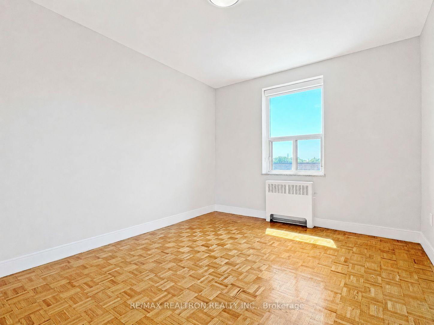 Photo 15 of Unit 305, 1291 Bayview Avenue, Toronto, Leaside — HOMEH