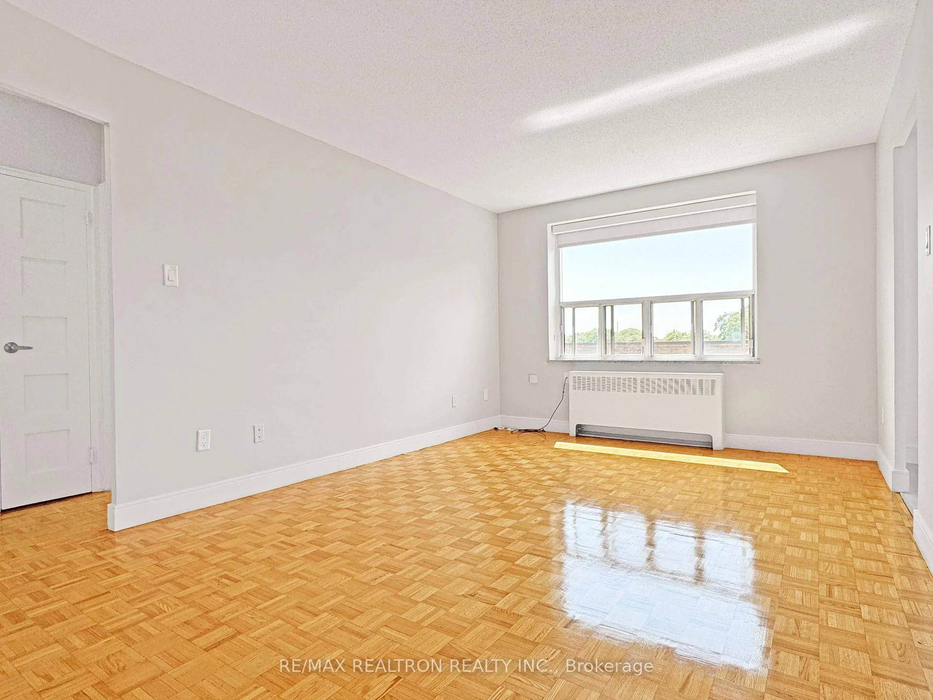 Photo 9 of Unit 305, 1291 Bayview Avenue, Toronto, Leaside — HOMEH