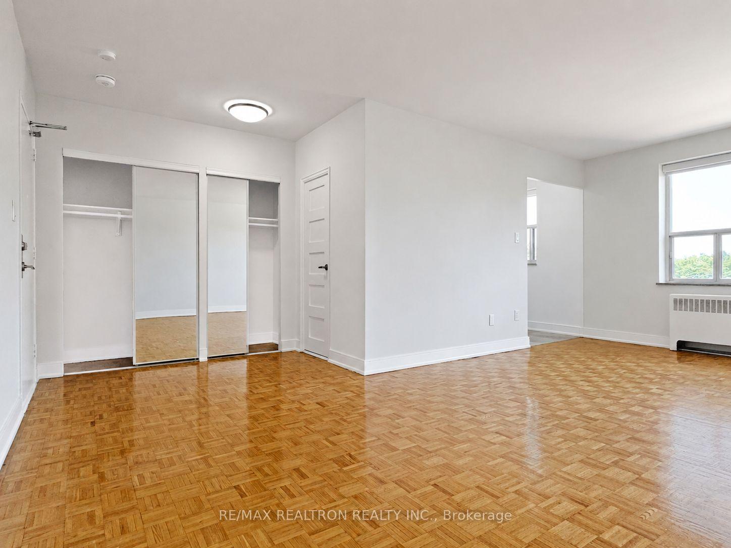 Photo 4 of Unit 306, 1291 Bayview Avenue, Toronto, Leaside — HOMEH