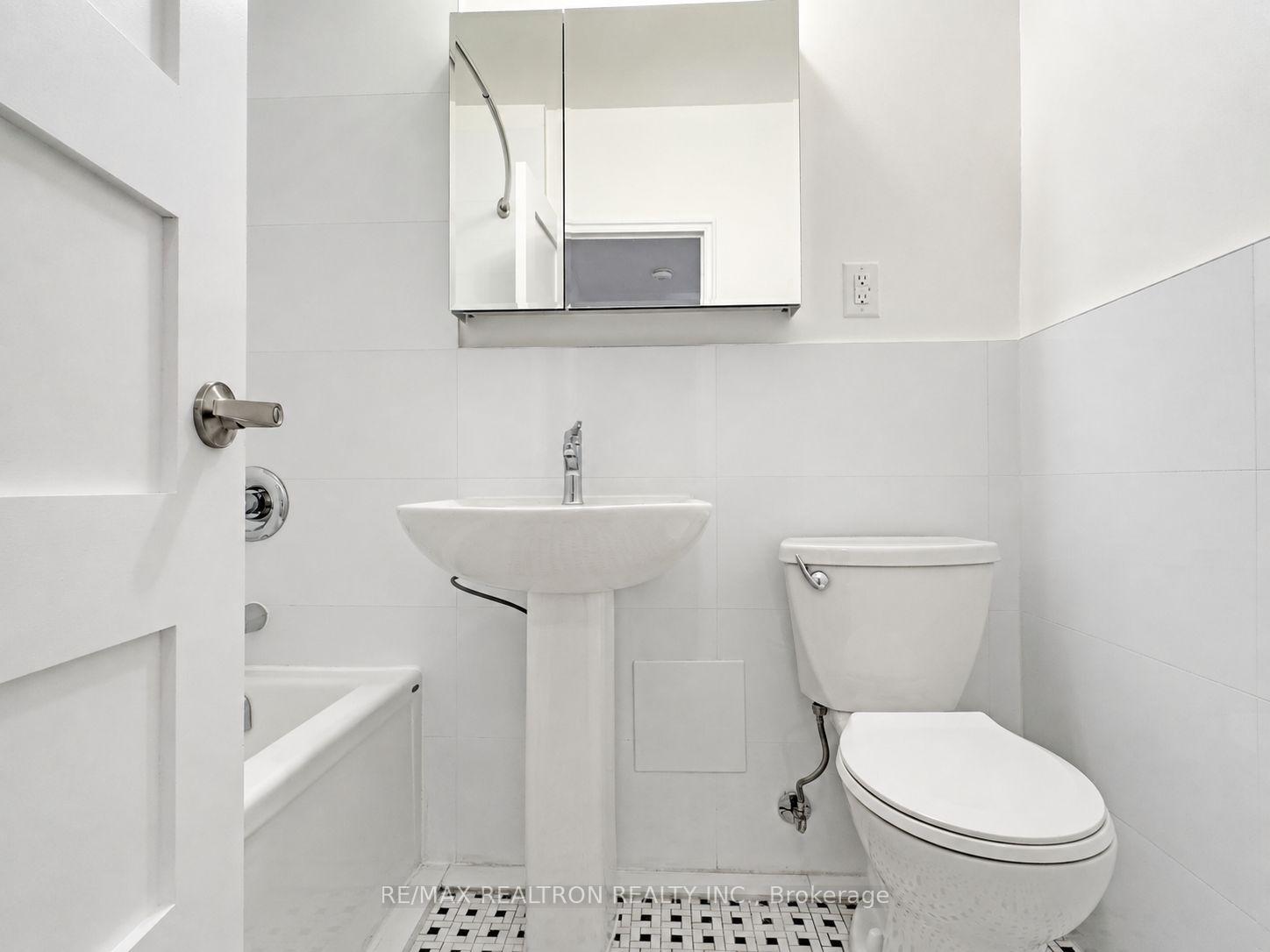 Photo 18 of Unit 306, 1291 Bayview Avenue, Toronto, Leaside — HOMEH