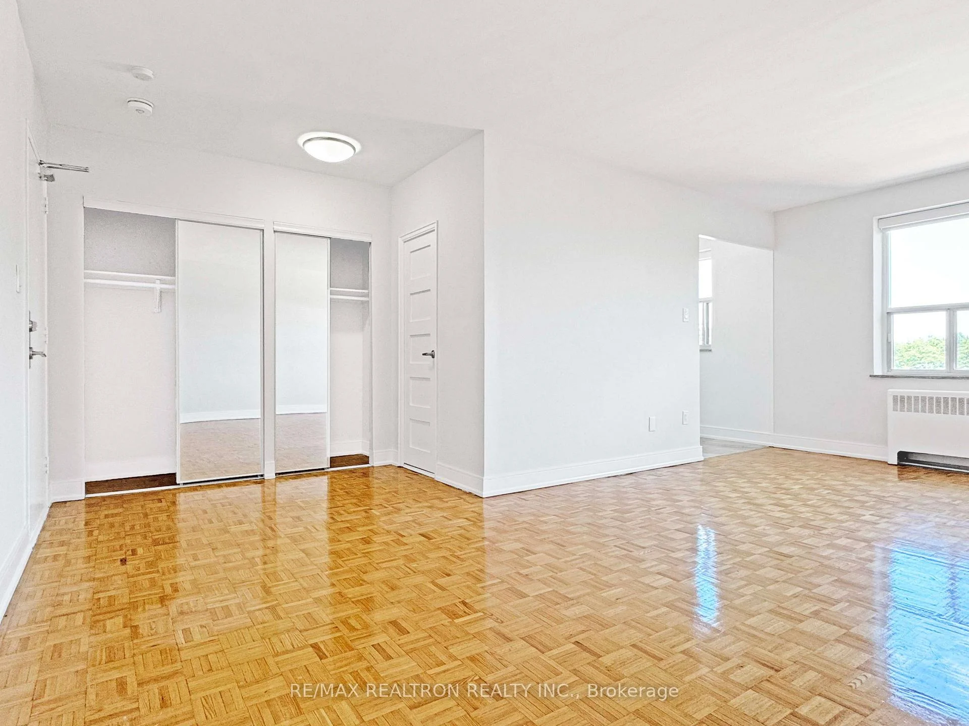 Photo 5 of Unit 306, 1291 Bayview Avenue, Toronto, Leaside — HOMEH