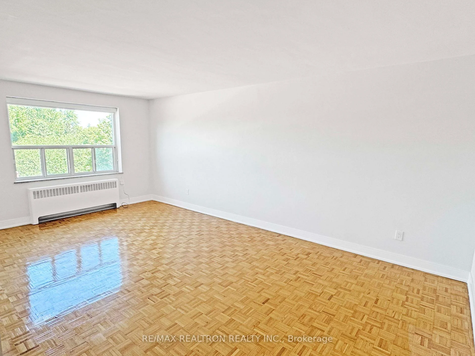 Photo 9 of Unit 306, 1291 Bayview Avenue, Toronto, Leaside — HOMEH