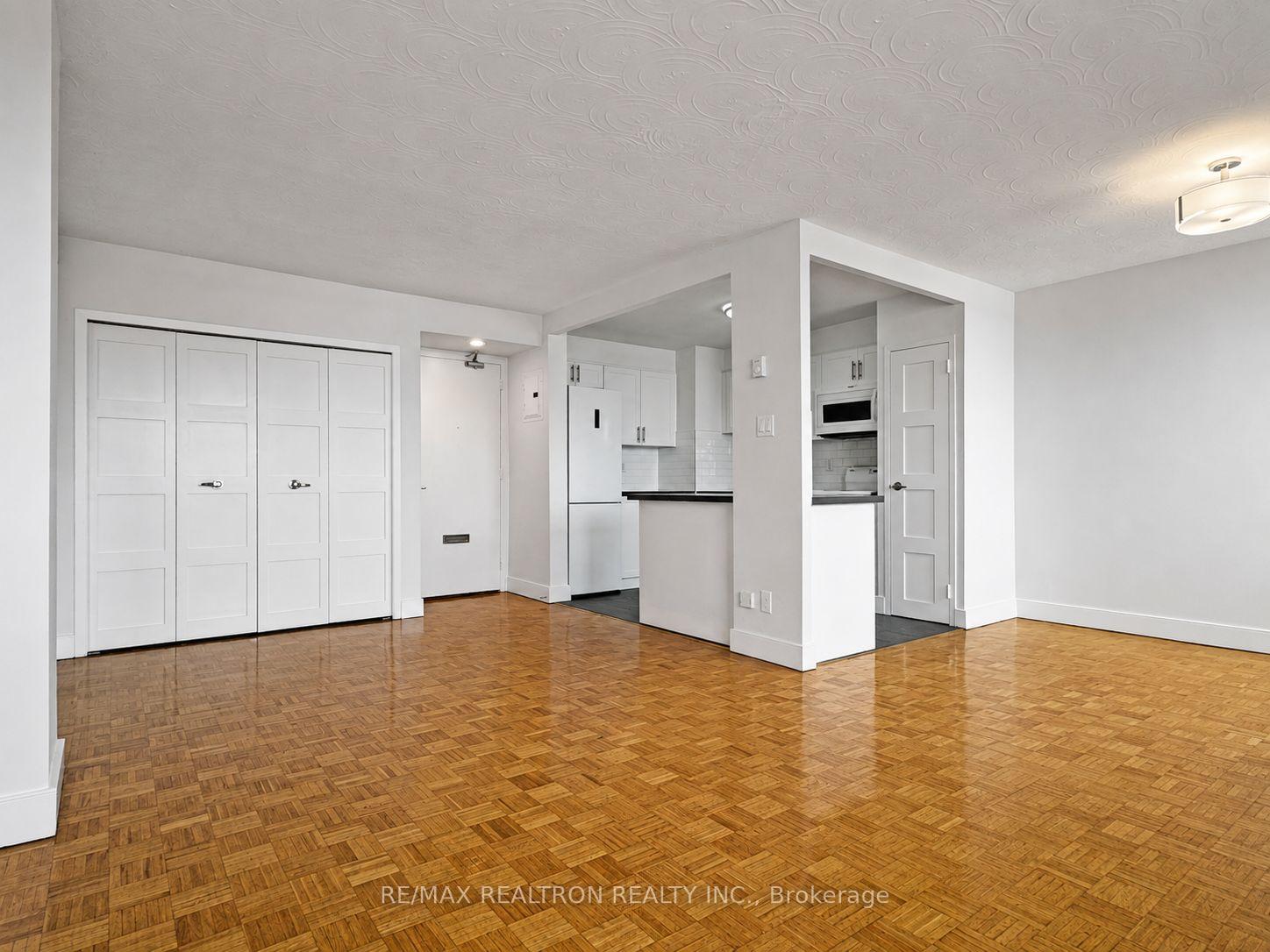 Photo 2 of Unit 903, 525 Eglinton Avenue E, Toronto, Mount Pleasant East — HOMEH