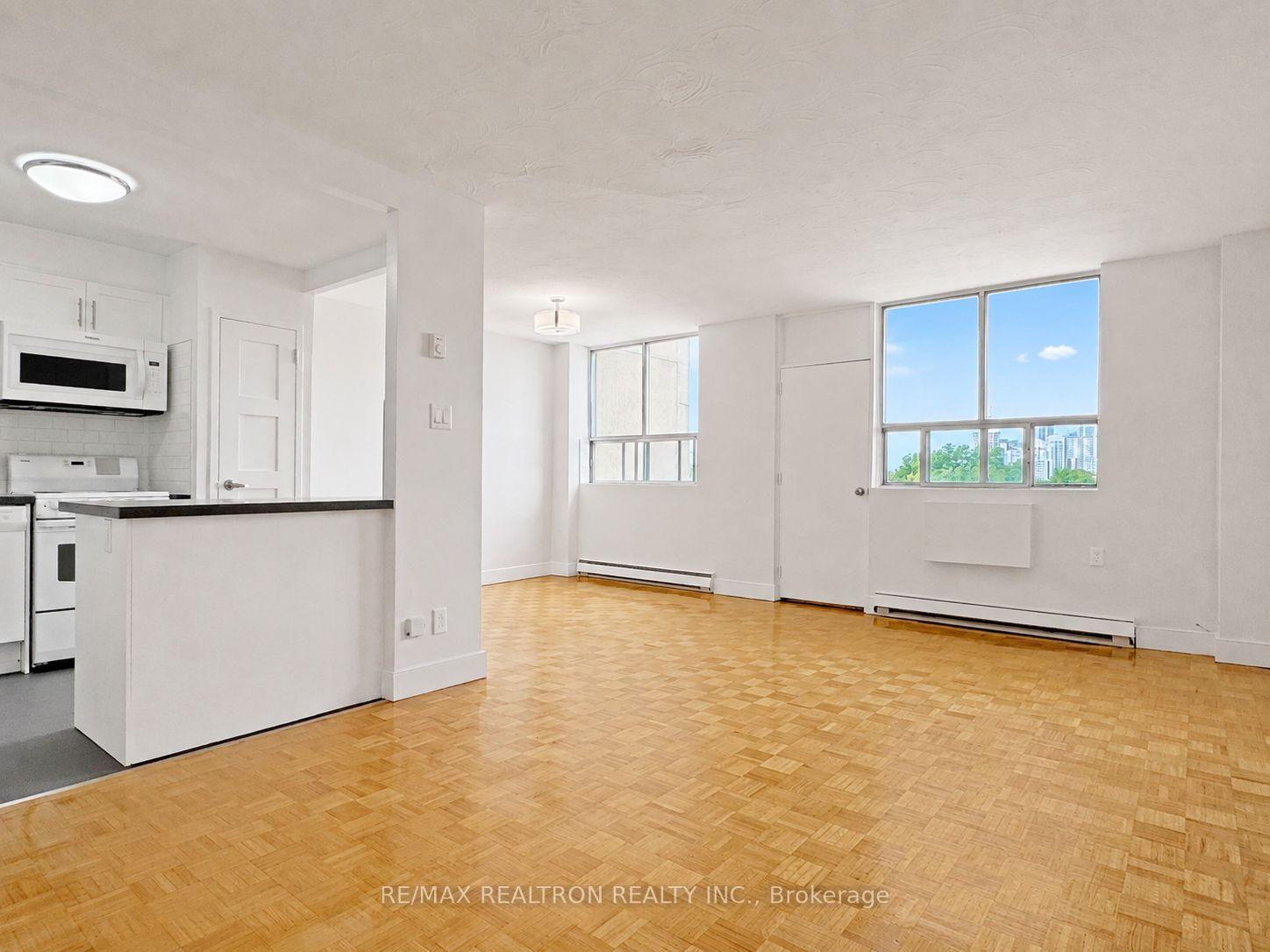 Photo 7 of Unit 903, 525 Eglinton Avenue E, Toronto, Mount Pleasant East — HOMEH