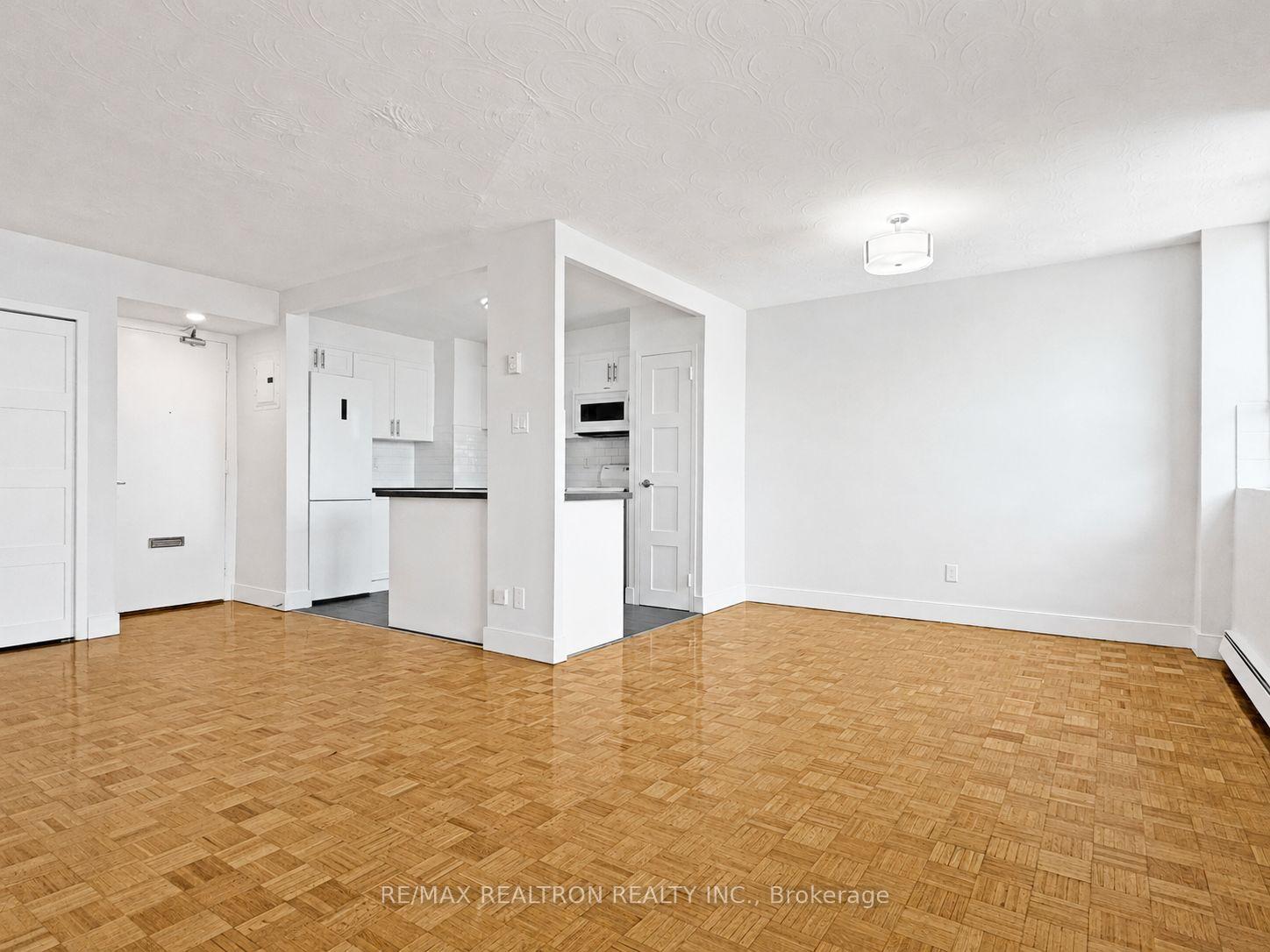 Photo 10 of Unit 903, 525 Eglinton Avenue E, Toronto, Mount Pleasant East — HOMEH