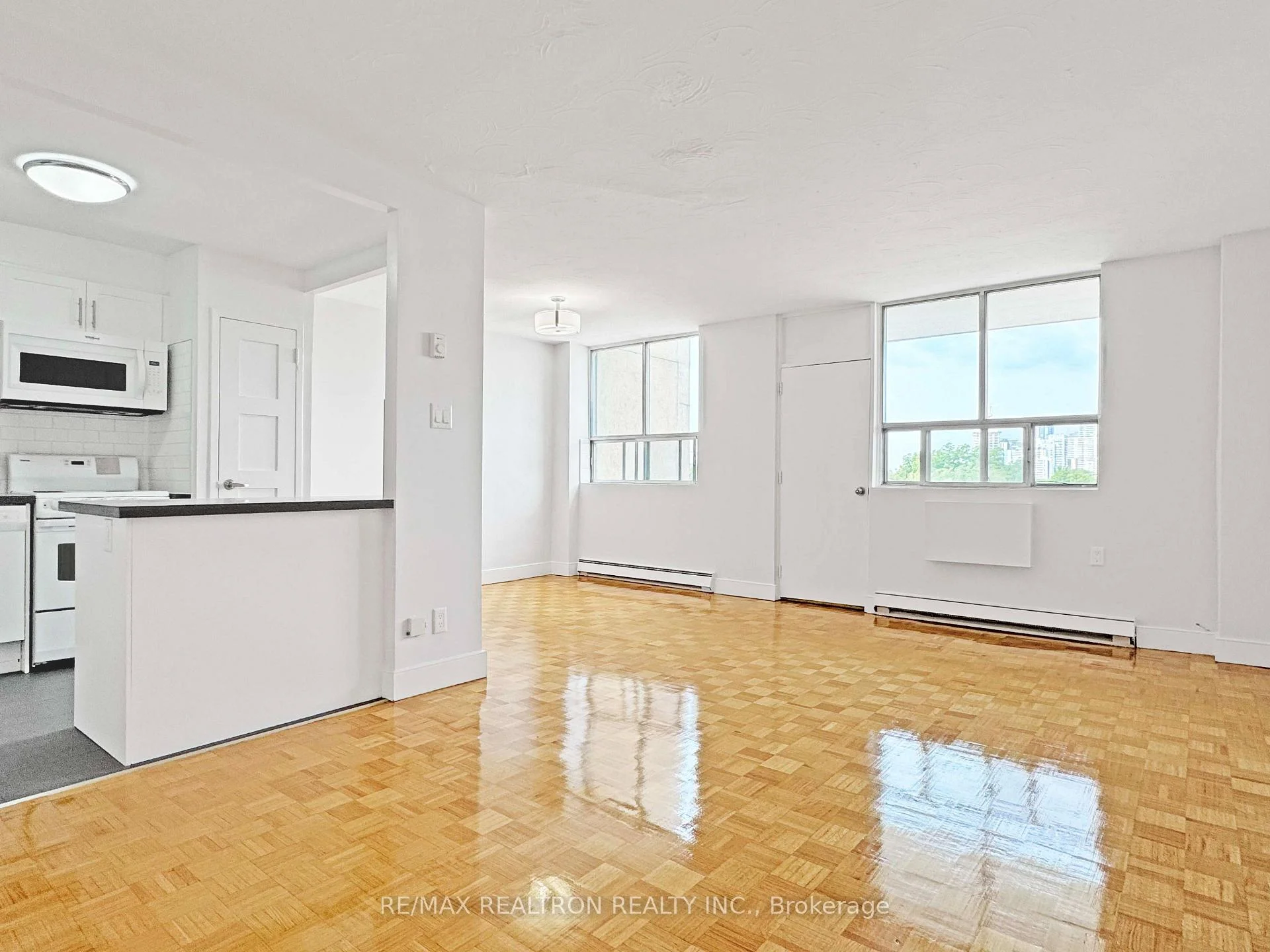 Photo 8 of Unit 903, 525 Eglinton Avenue E, Toronto, Mount Pleasant East — HOMEH