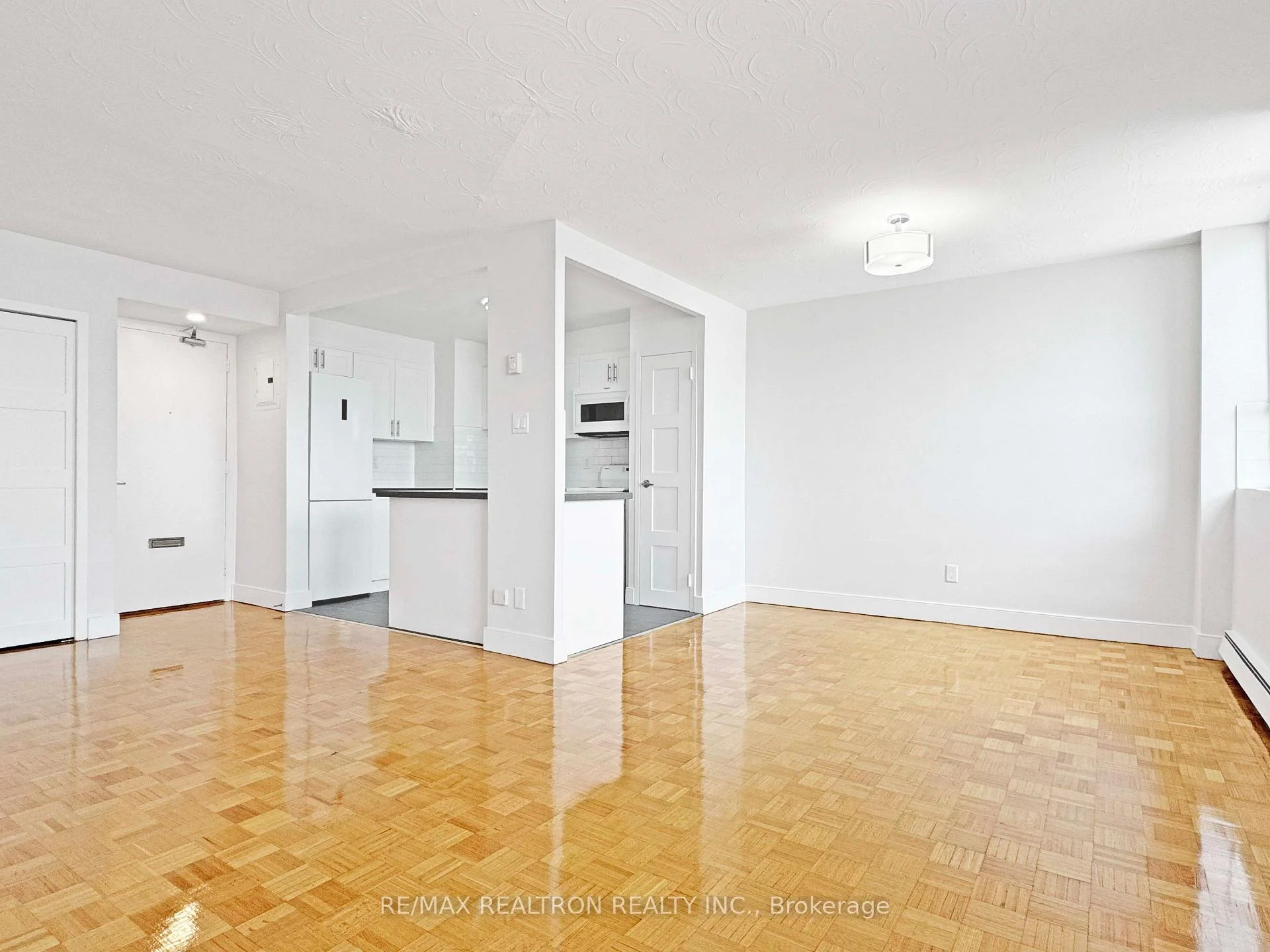 Photo 11 of Unit 903, 525 Eglinton Avenue E, Toronto, Mount Pleasant East — HOMEH