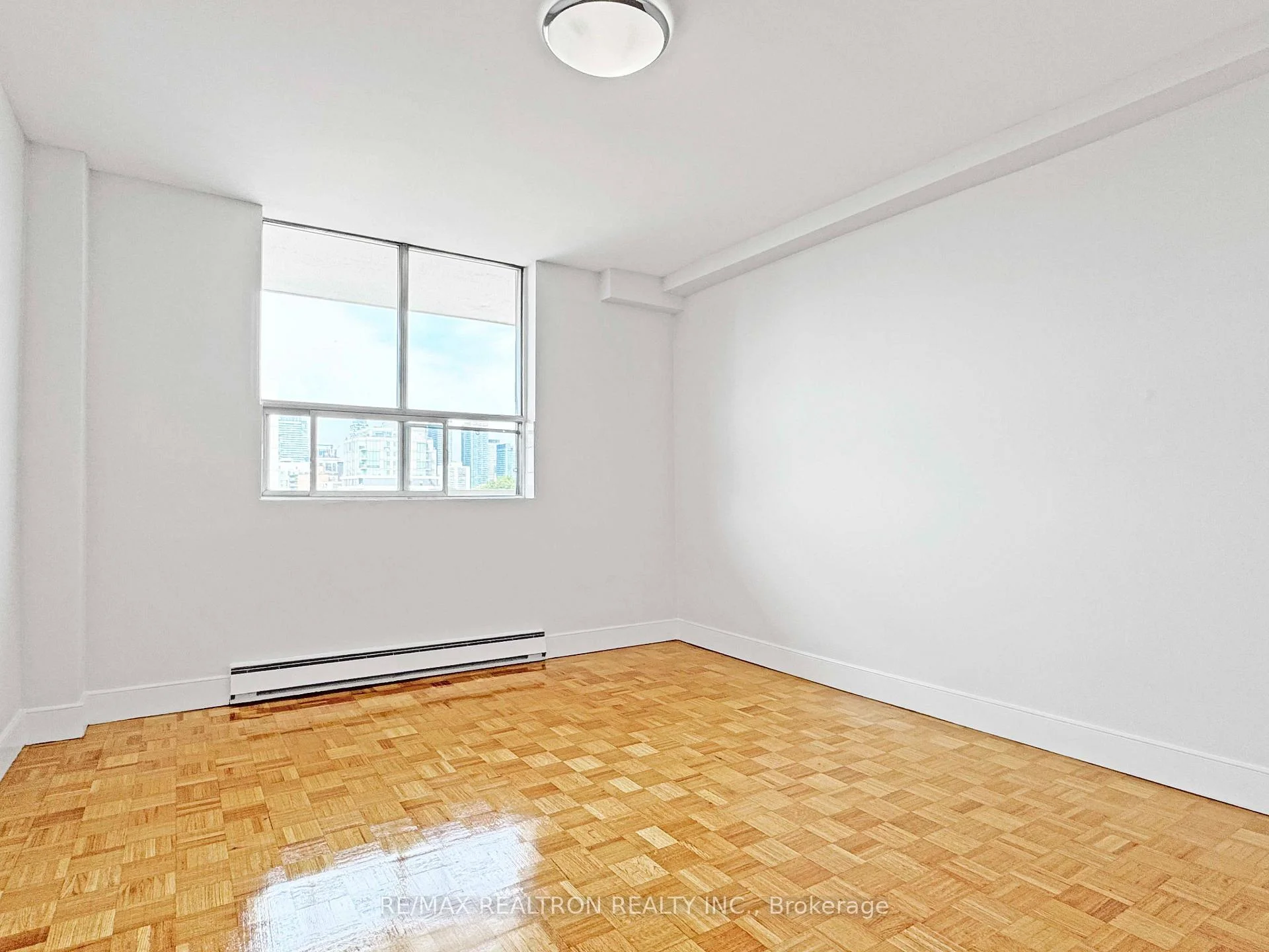 Photo 15 of Unit 903, 525 Eglinton Avenue E, Toronto, Mount Pleasant East — HOMEH
