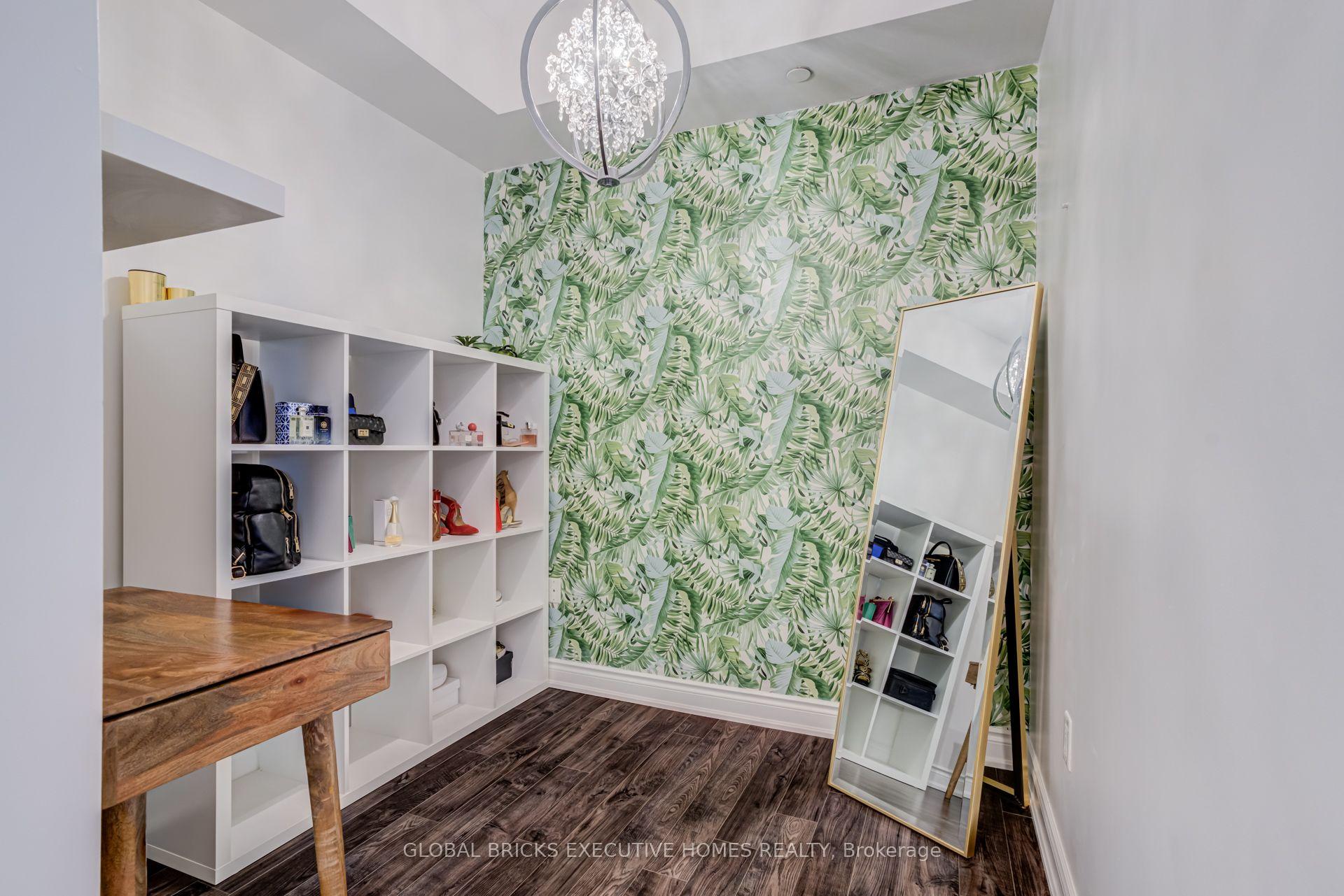 Photo 3 of Unit #106, 35 Southshore Crescent, Hamilton, Lakeshore — HOMEH