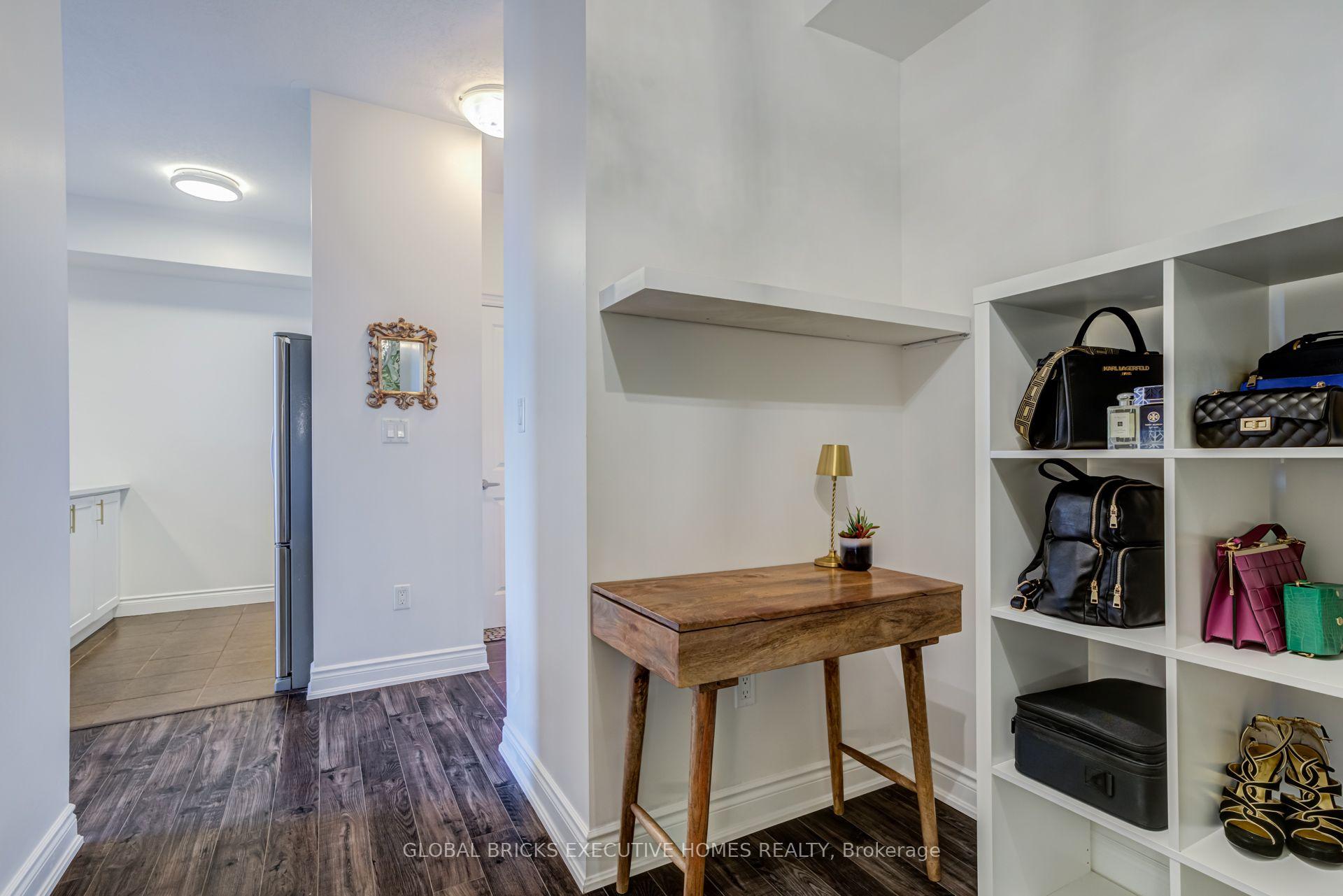 Photo 4 of Unit #106, 35 Southshore Crescent, Hamilton, Lakeshore — HOMEH