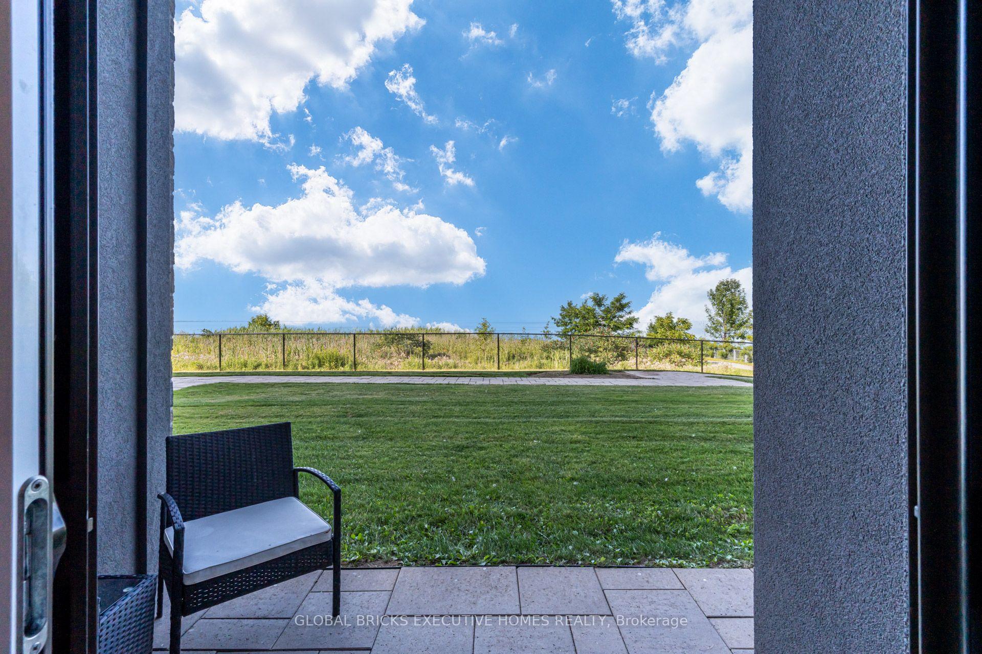 Photo 14 of Unit #106, 35 Southshore Crescent, Hamilton, Lakeshore — HOMEH