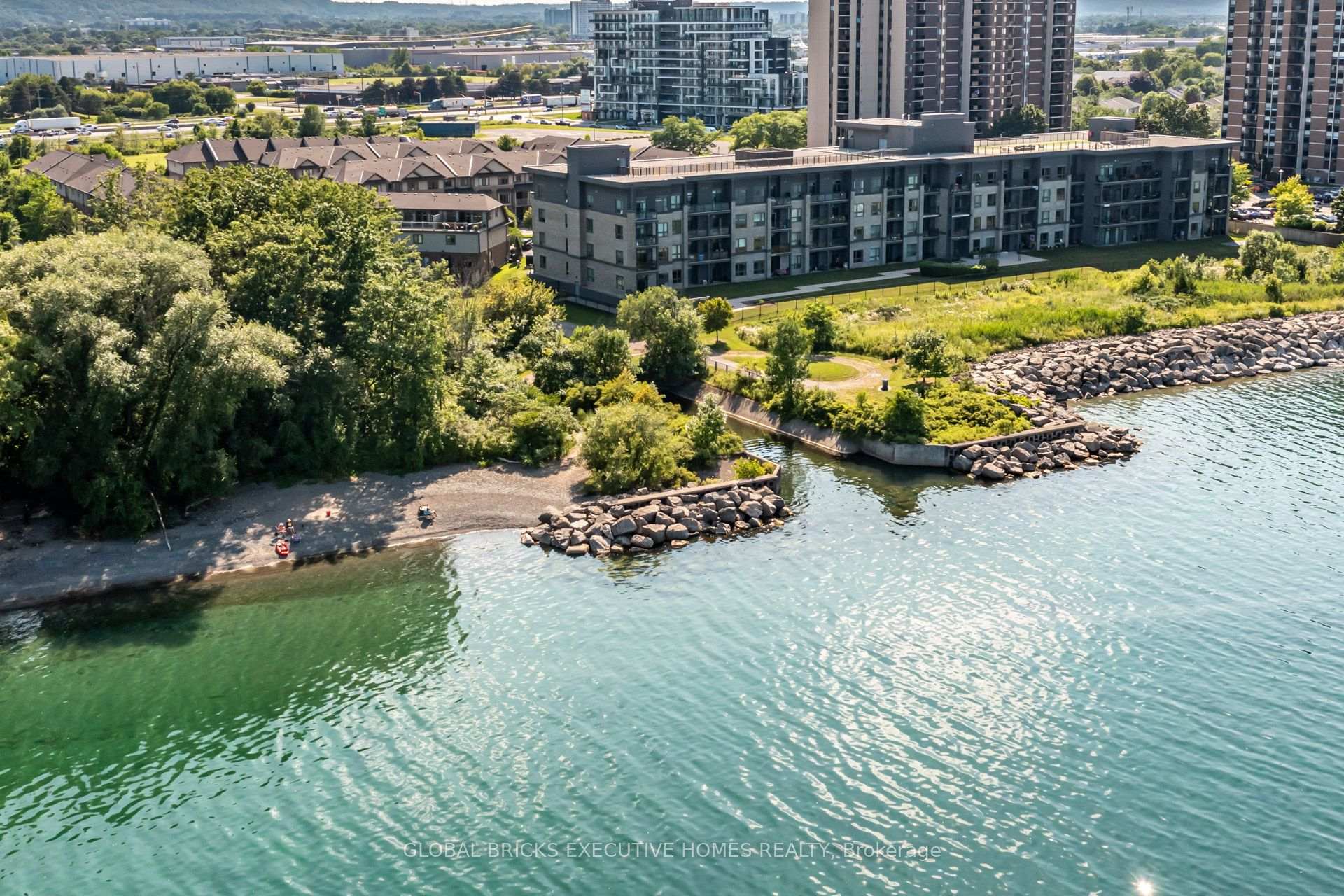 Photo 16 of Unit #106, 35 Southshore Crescent, Hamilton, Lakeshore — HOMEH