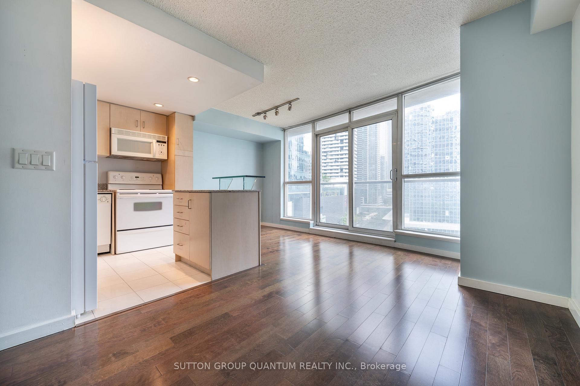 Photo 3 of Unit 904, 8 York Street, Toronto, Waterfront Communities — HOMEH