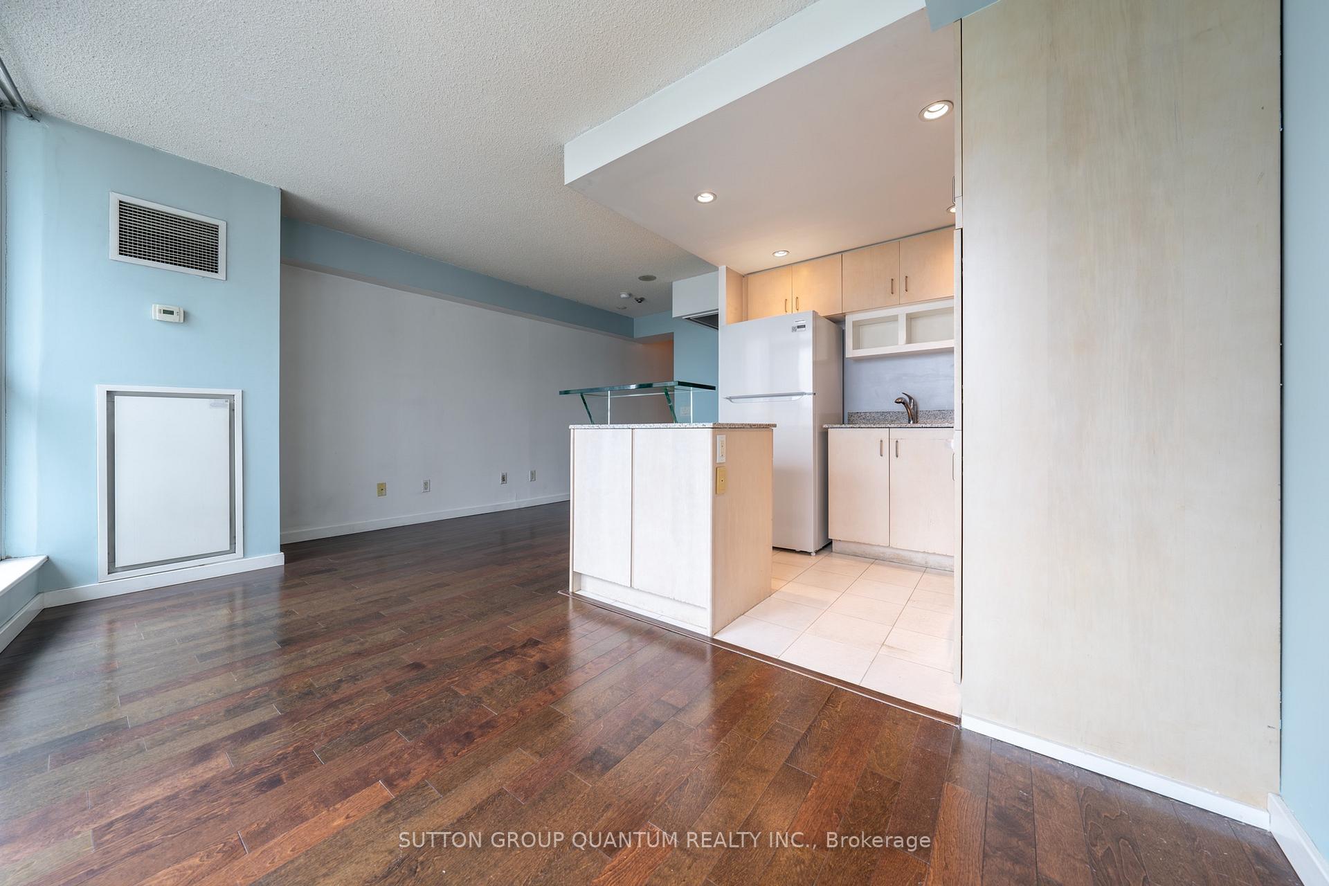 Photo 4 of Unit 904, 8 York Street, Toronto, Waterfront Communities — HOMEH