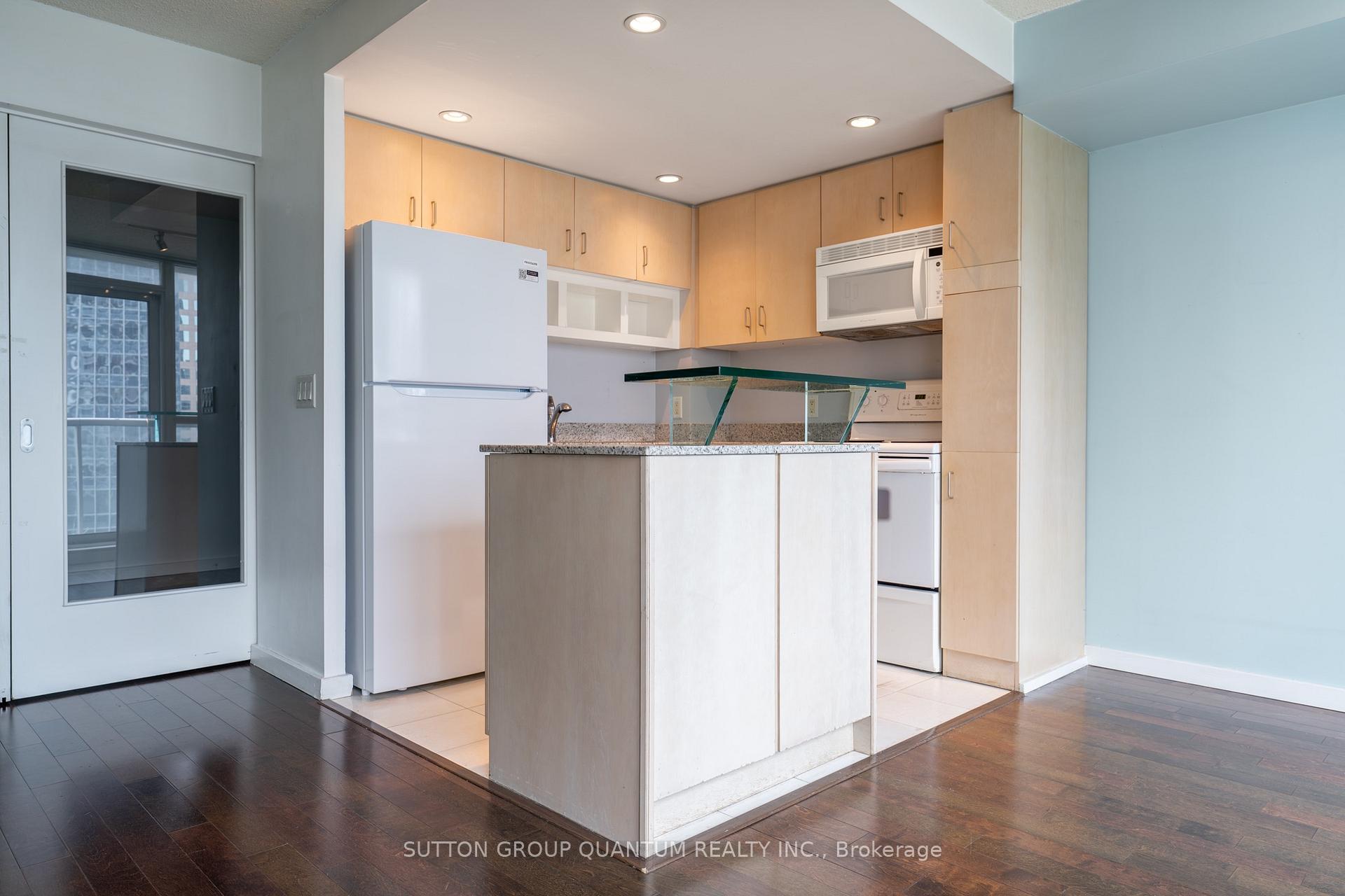 Photo 6 of Unit 904, 8 York Street, Toronto, Waterfront Communities — HOMEH