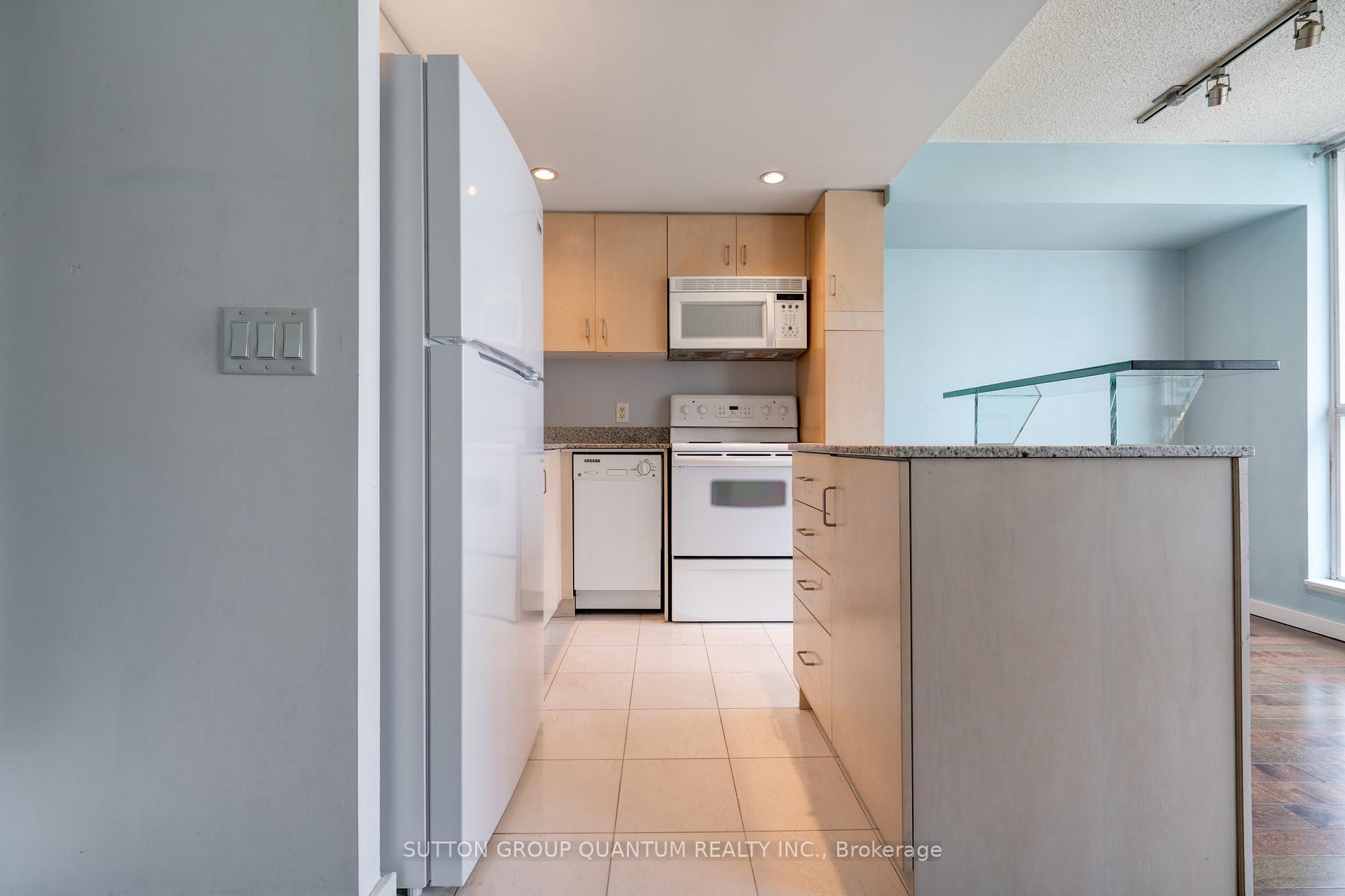 Photo 8 of Unit 904, 8 York Street, Toronto, Waterfront Communities — HOMEH