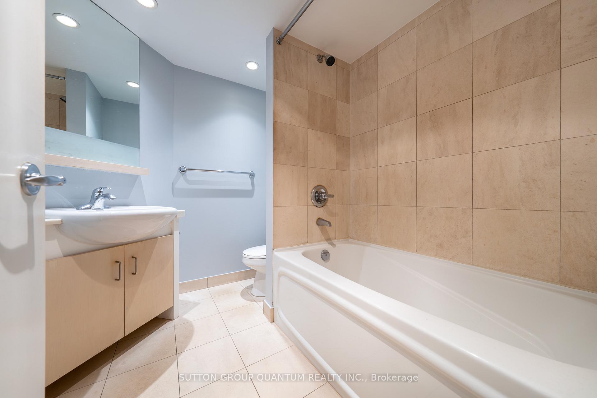 Photo 11 of Unit 904, 8 York Street, Toronto, Waterfront Communities — HOMEH